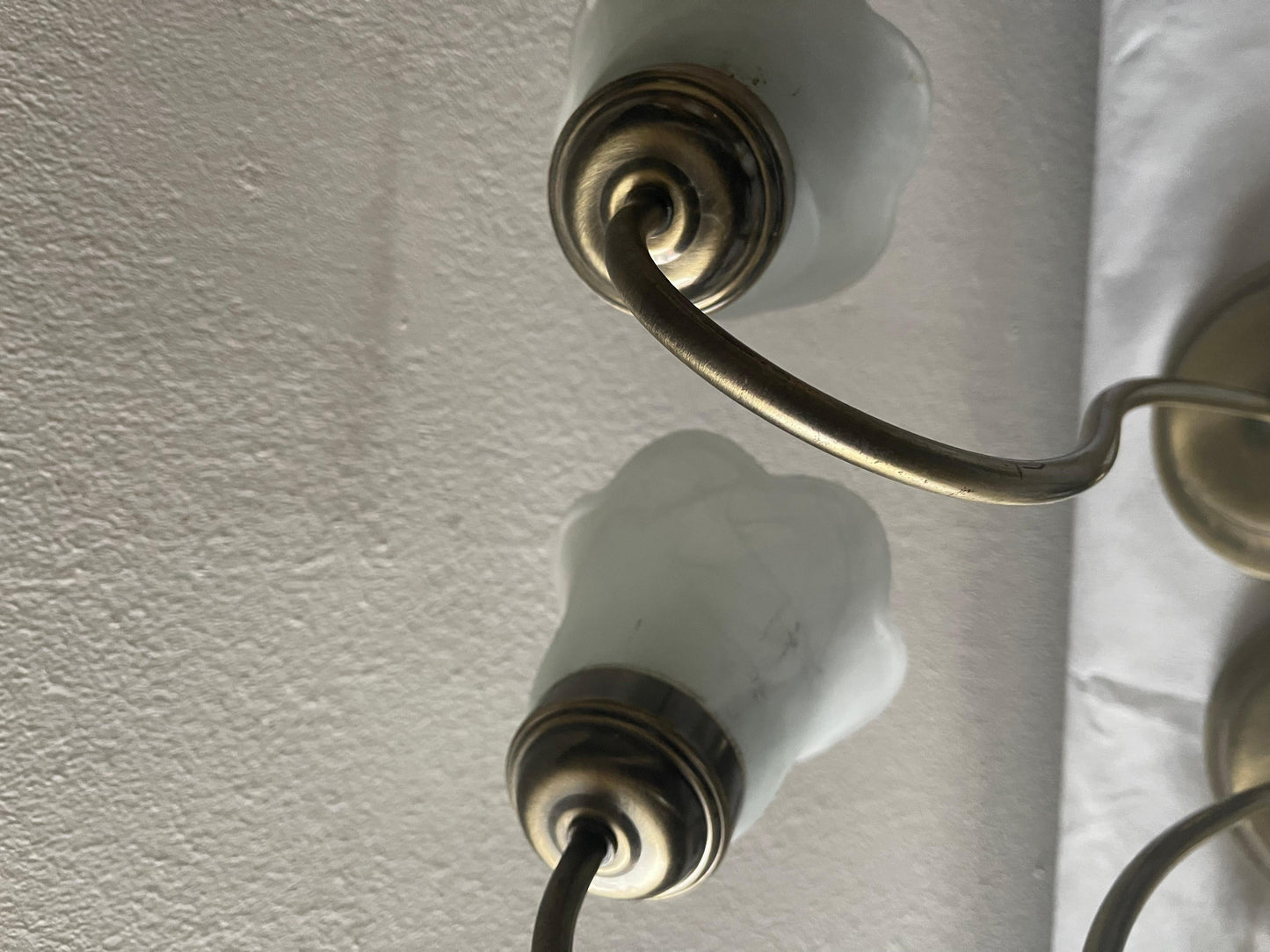 Bella coppia di lampade da tavolo in vetro stile tulip italiano degli anni '80