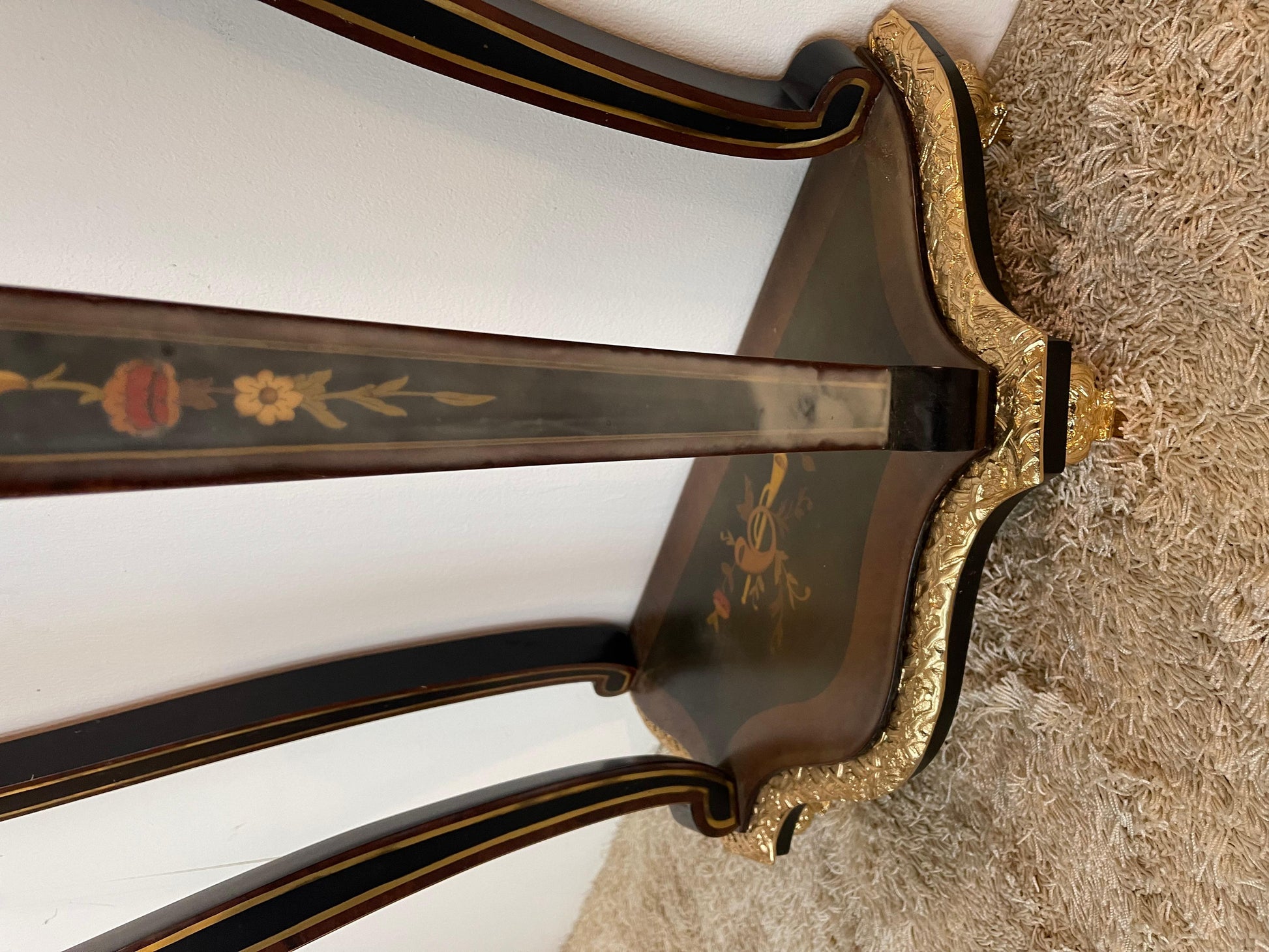 Imponente orologio a pendolo e console in stile francese secolo XX