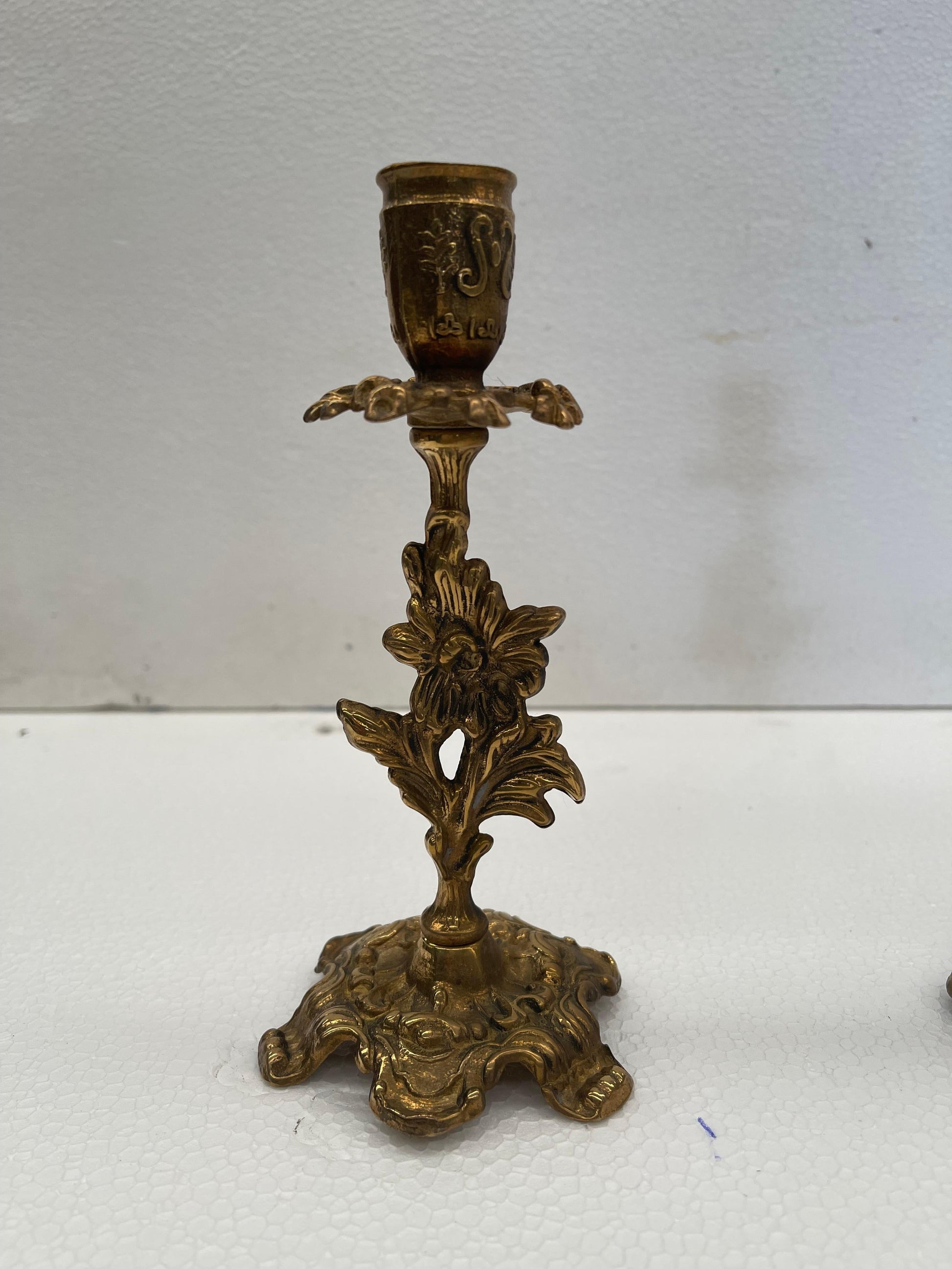 Set di 4 Candelieri da altare. BRONZO E OTTONE.