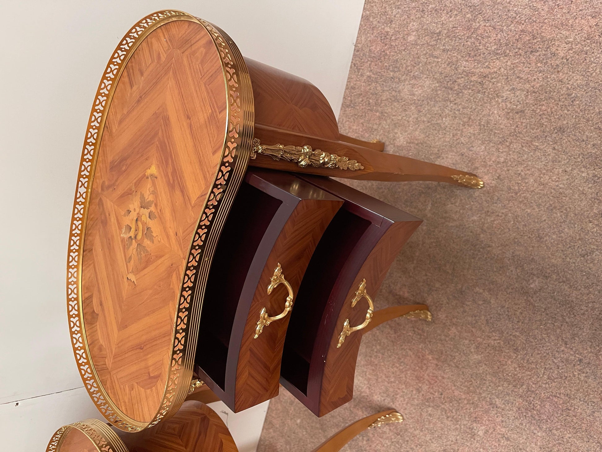 Bellisima coppia di comodini francese stile luigi XVI in legno e bronzo anni 70