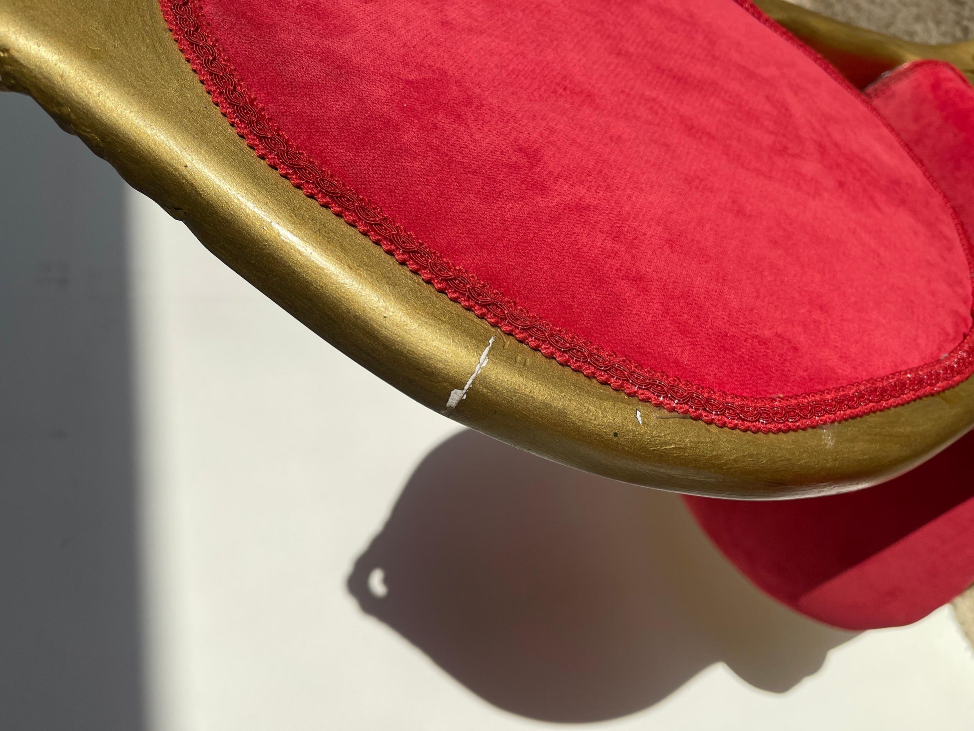 Bellisima coppia di sedie italiana in legno masselo stile luigi XVI anni '80