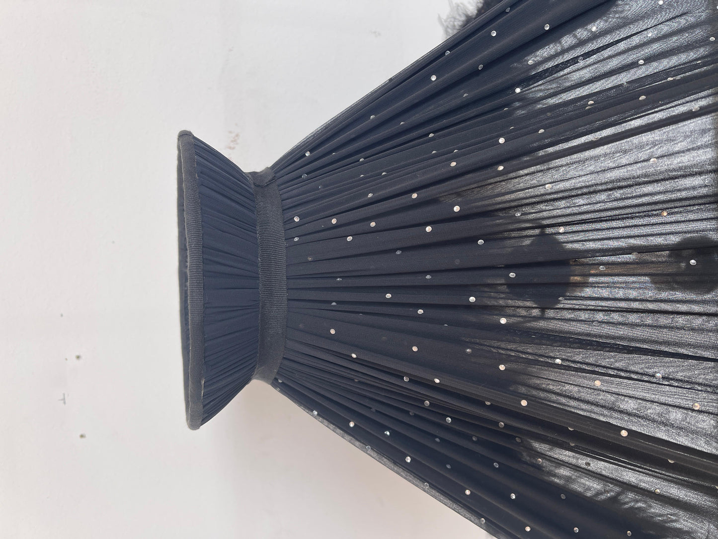 Lampada da tavolo con piume nera stile design italia vintage