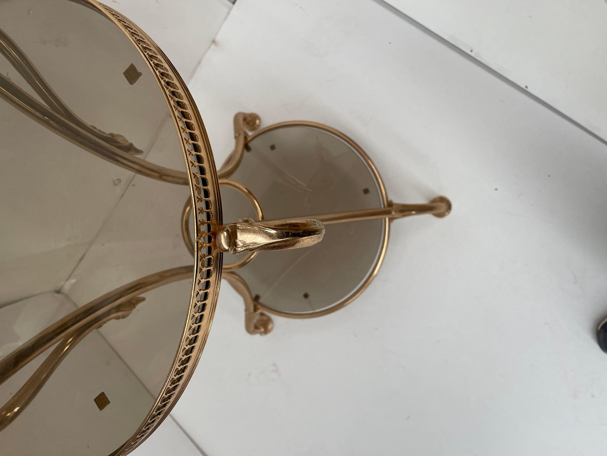 Bellisimo tavolino da salotto francese in Ottone