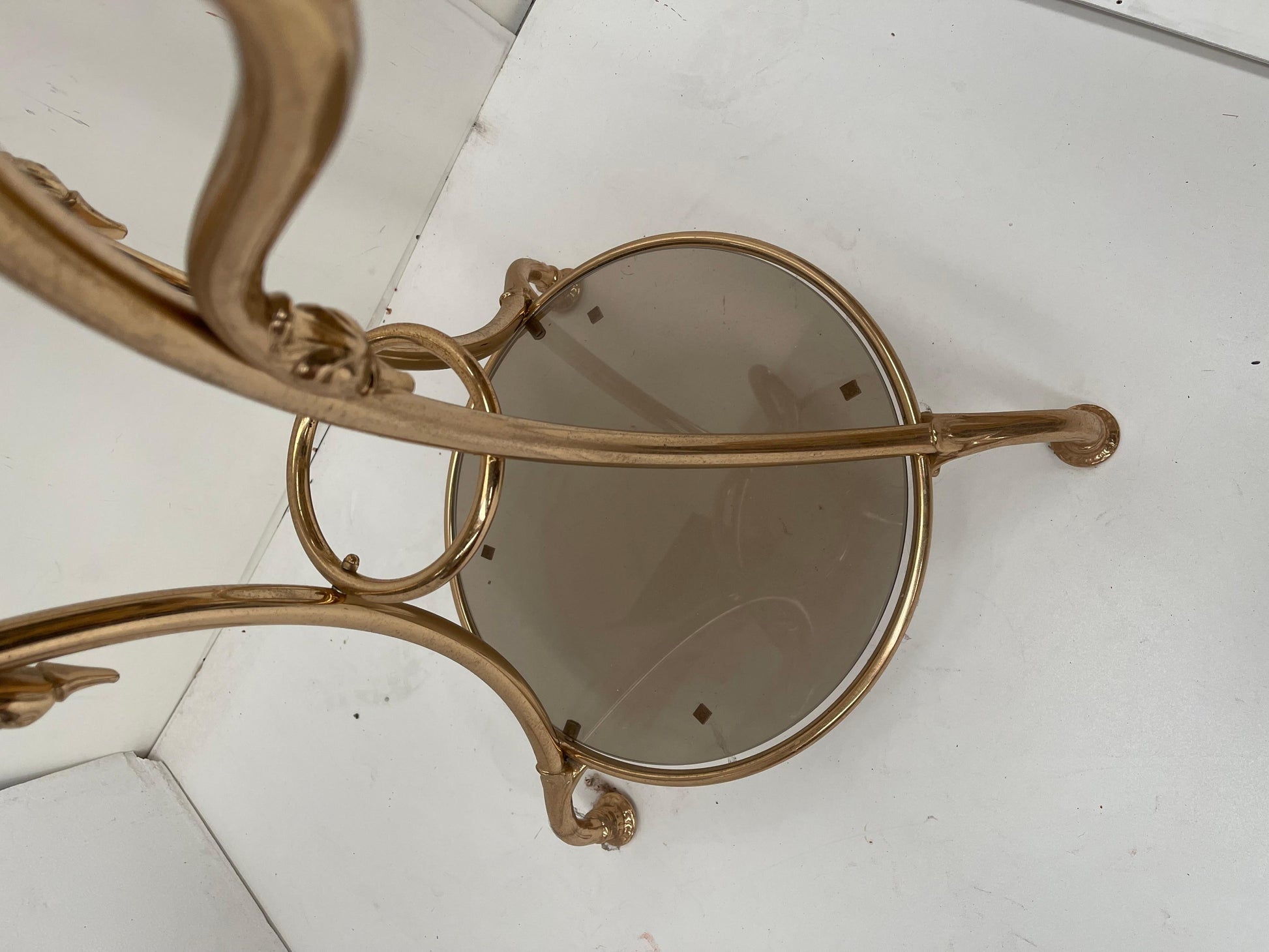 Bellisimo tavolino da salotto francese in Ottone