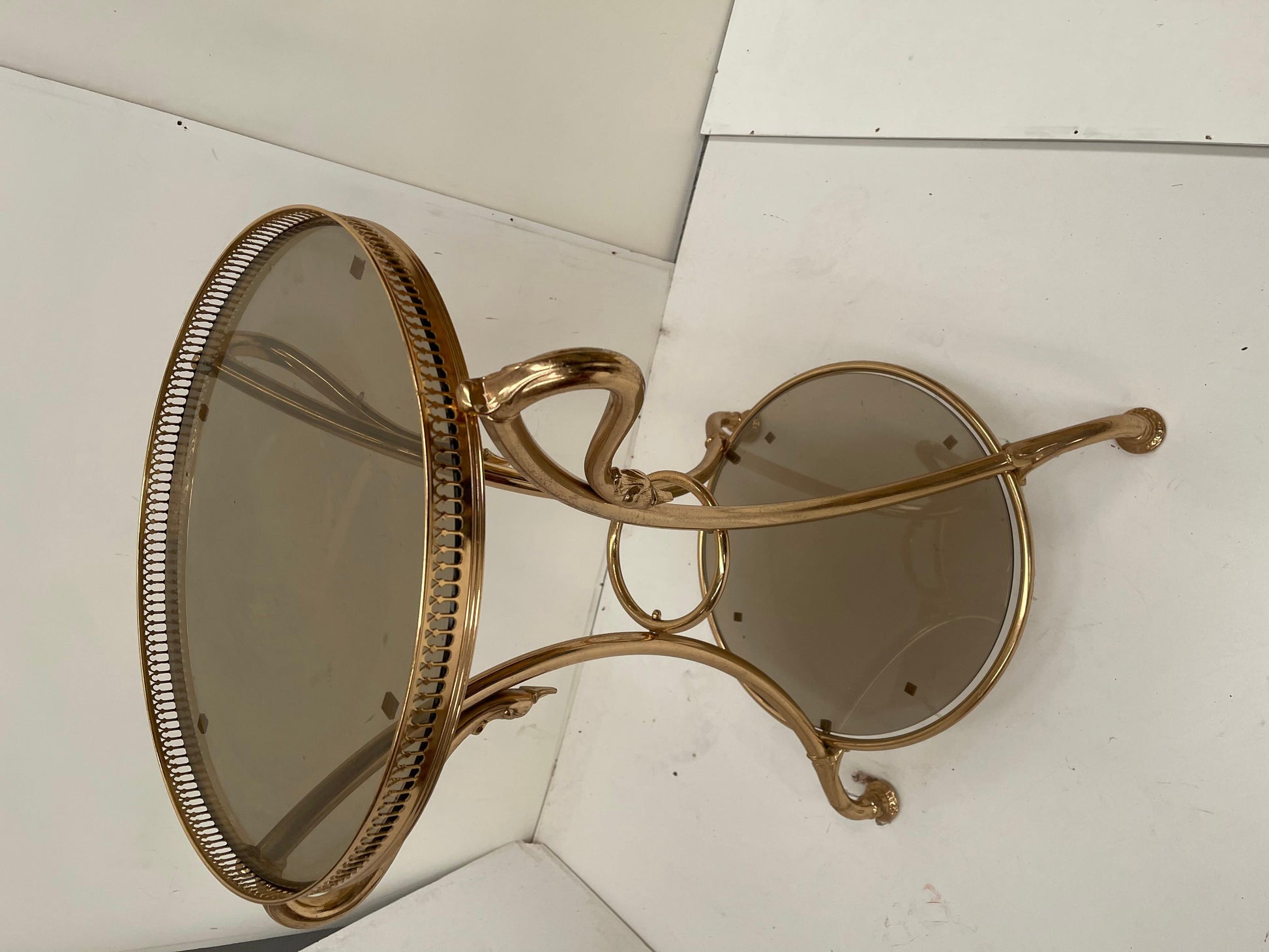 Bellisimo tavolino da salotto francese in Ottone