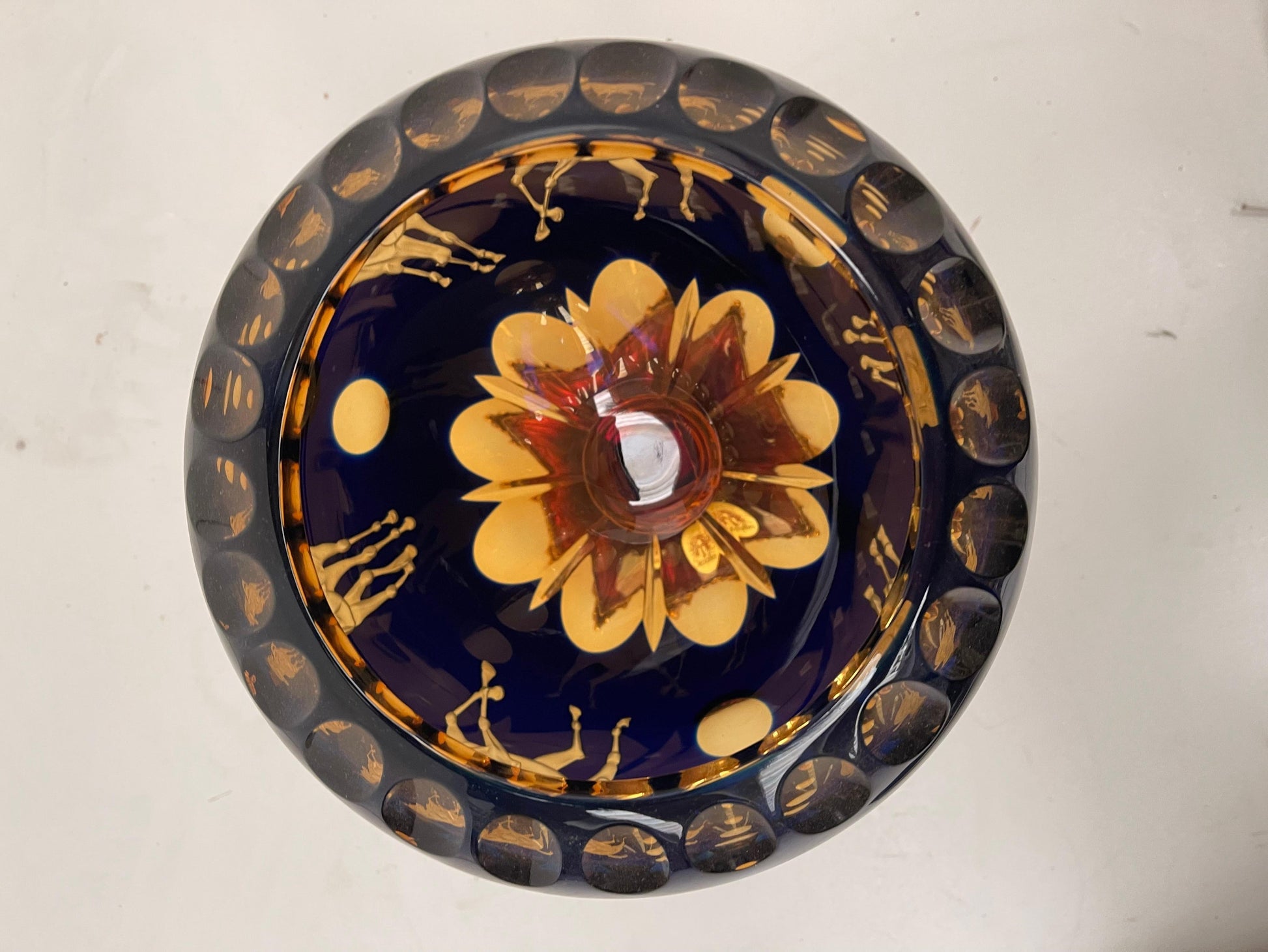 Prezioso Cristallo molato a mano con decorazione in bronzo dorato