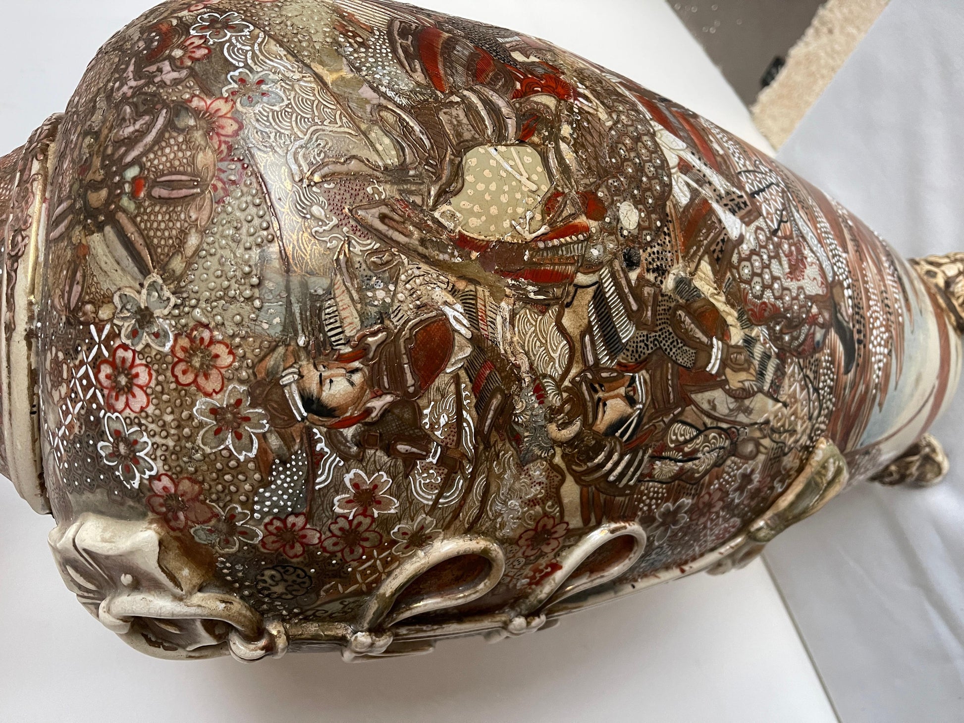 Grande coppia di antichi vasi imperiali giapponesi satsuma del XIX secolo