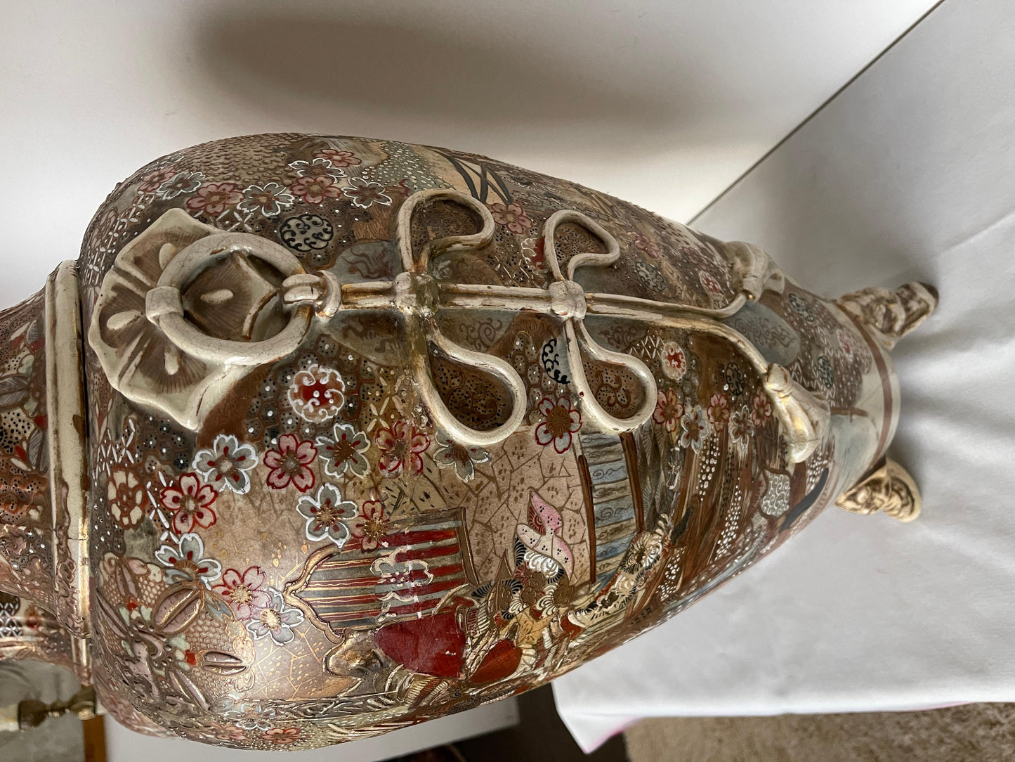 Grande coppia di antichi vasi imperiali giapponesi satsuma del XIX secolo