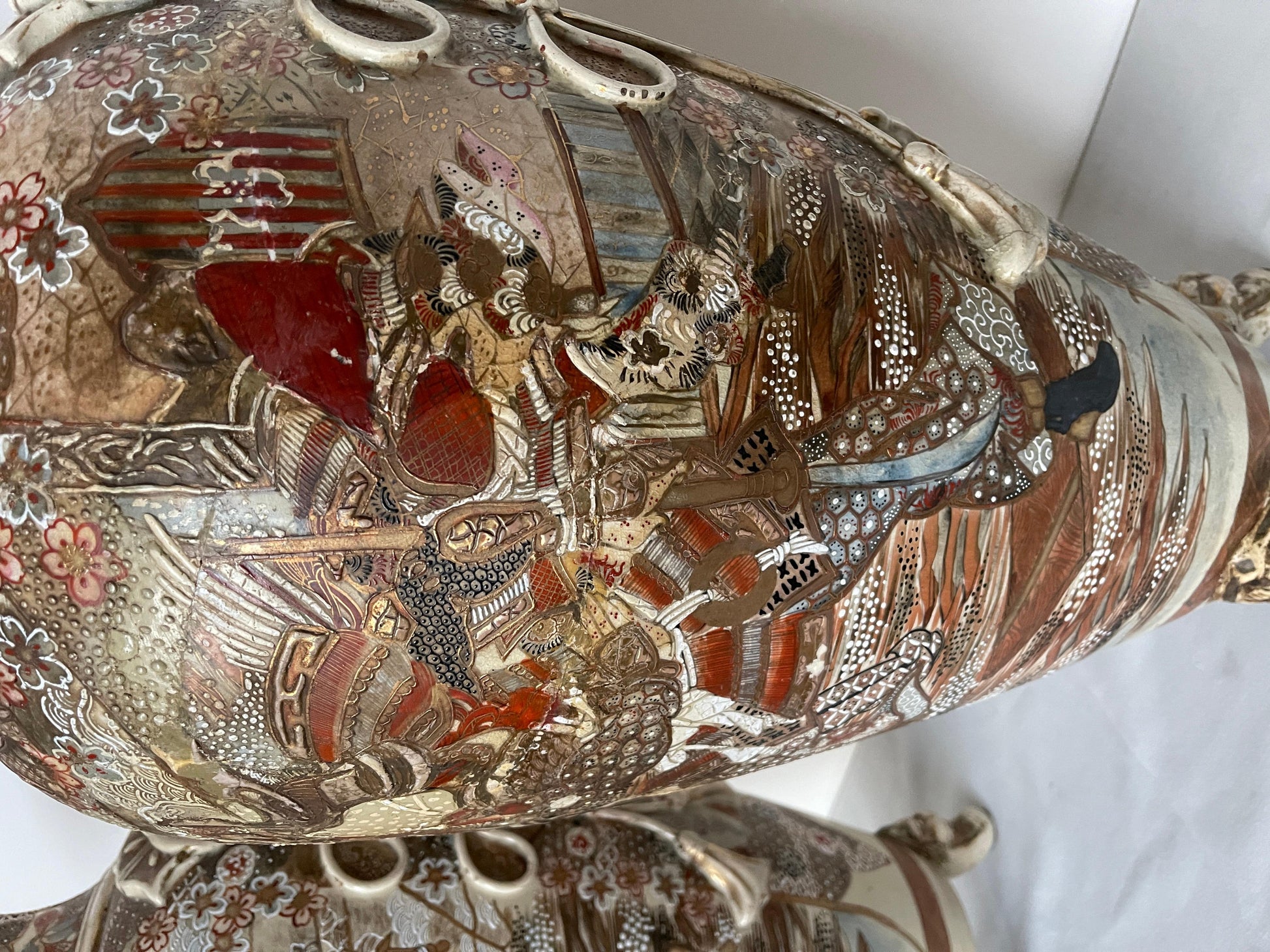 Grande coppia di antichi vasi imperiali giapponesi satsuma del XIX secolo