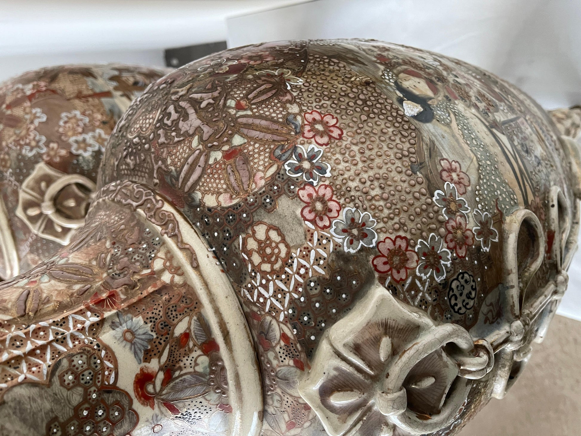 Grande coppia di antichi vasi imperiali giapponesi satsuma del XIX secolo