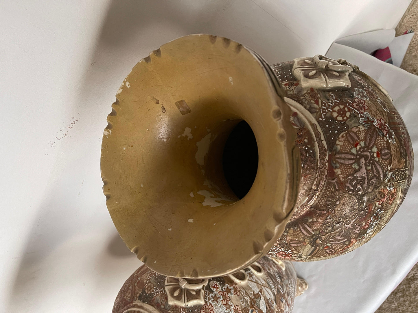 Grande coppia di antichi vasi imperiali giapponesi satsuma del XIX secolo