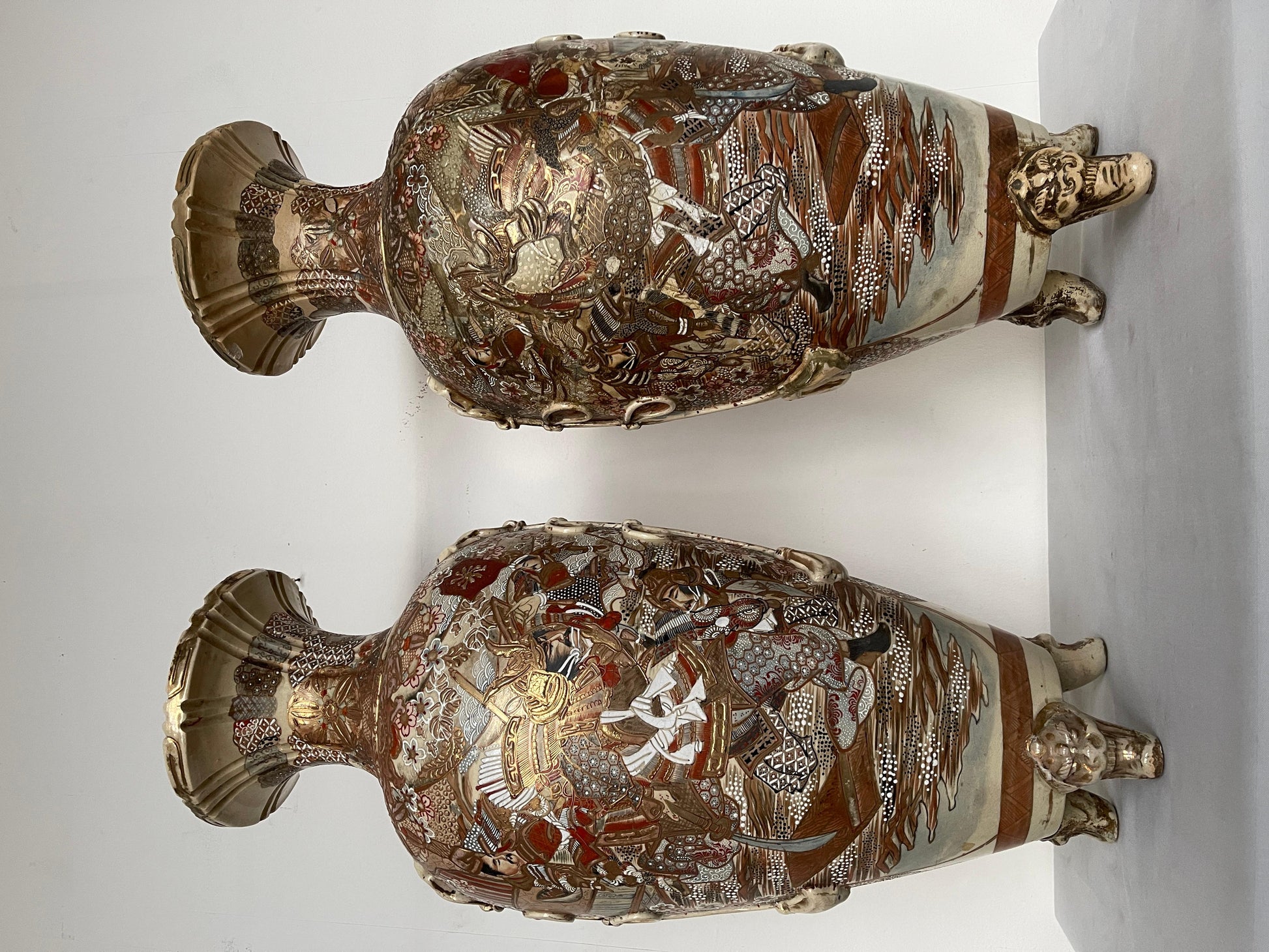 Grande coppia di antichi vasi imperiali giapponesi satsuma del XIX secolo