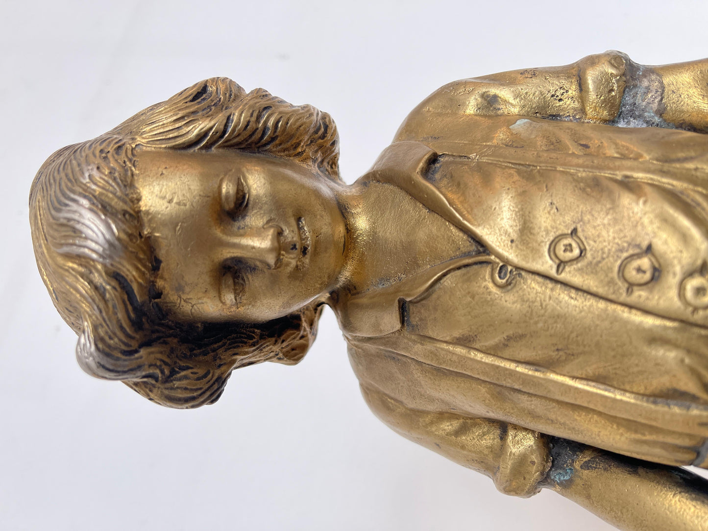 Statuetta in bronzo raffigurante bambino con cuccioli secolo XIX SECOLO
