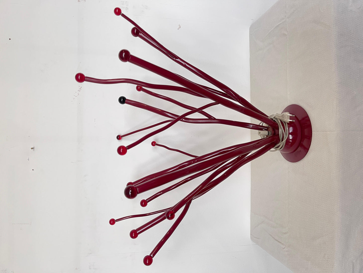 Rara lampada da tavolo design rosso italian anni '90
