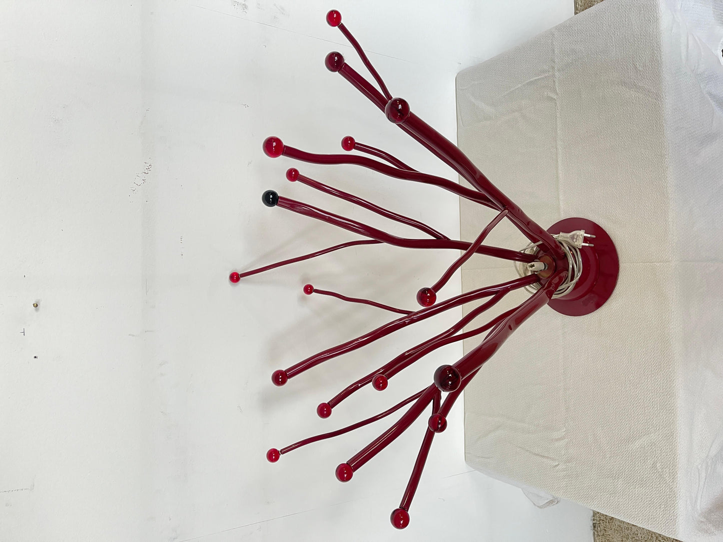 Rara lampada da tavolo design rosso italian anni '90