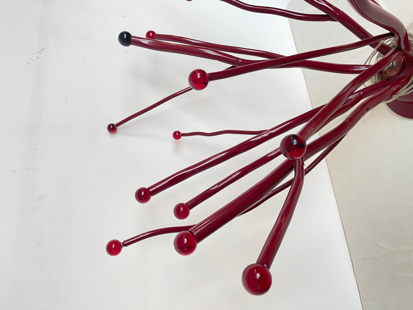 Rara lampada da tavolo design rosso italian anni '90