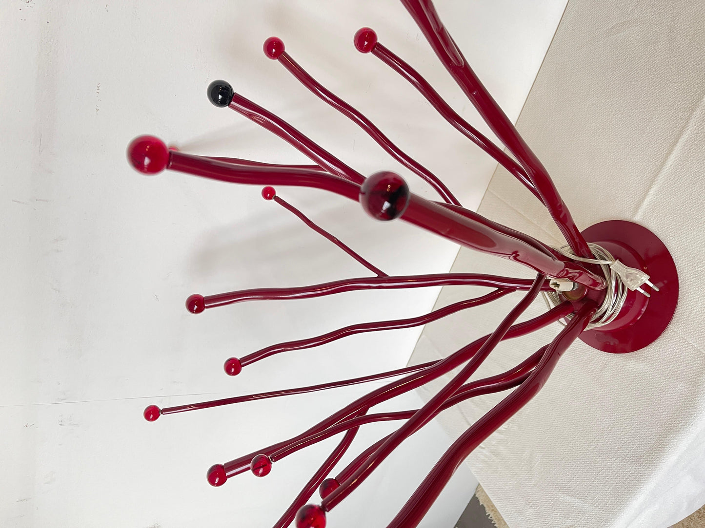 Rara lampada da tavolo design rosso italian anni '90