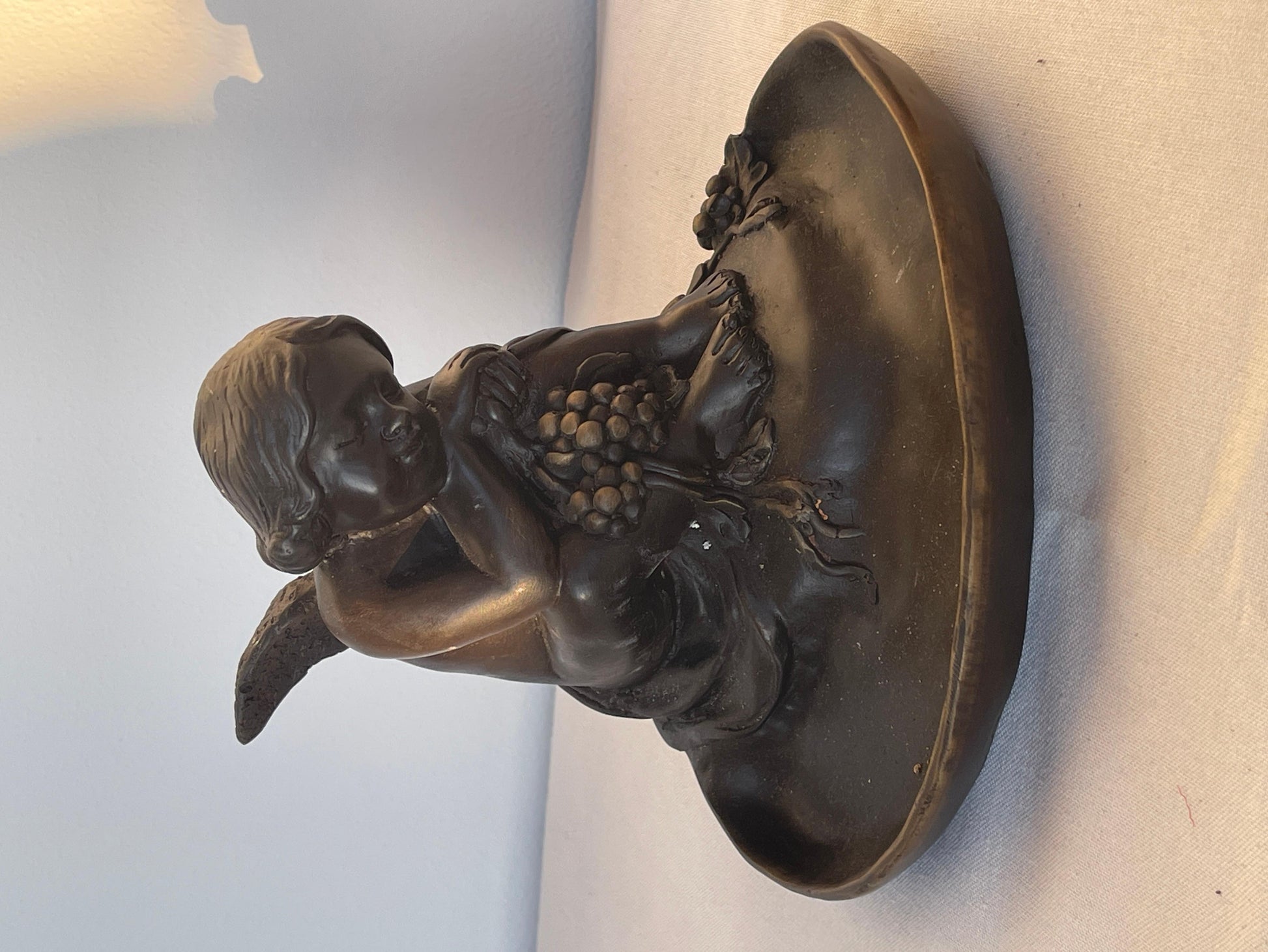 Antico posacenere italiano in bronzo con figura di putti, XX secolo