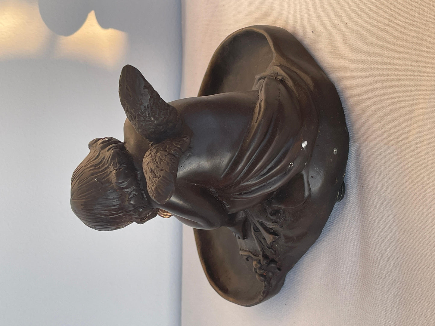 Antico posacenere italiano in bronzo con figura di putti, XX secolo