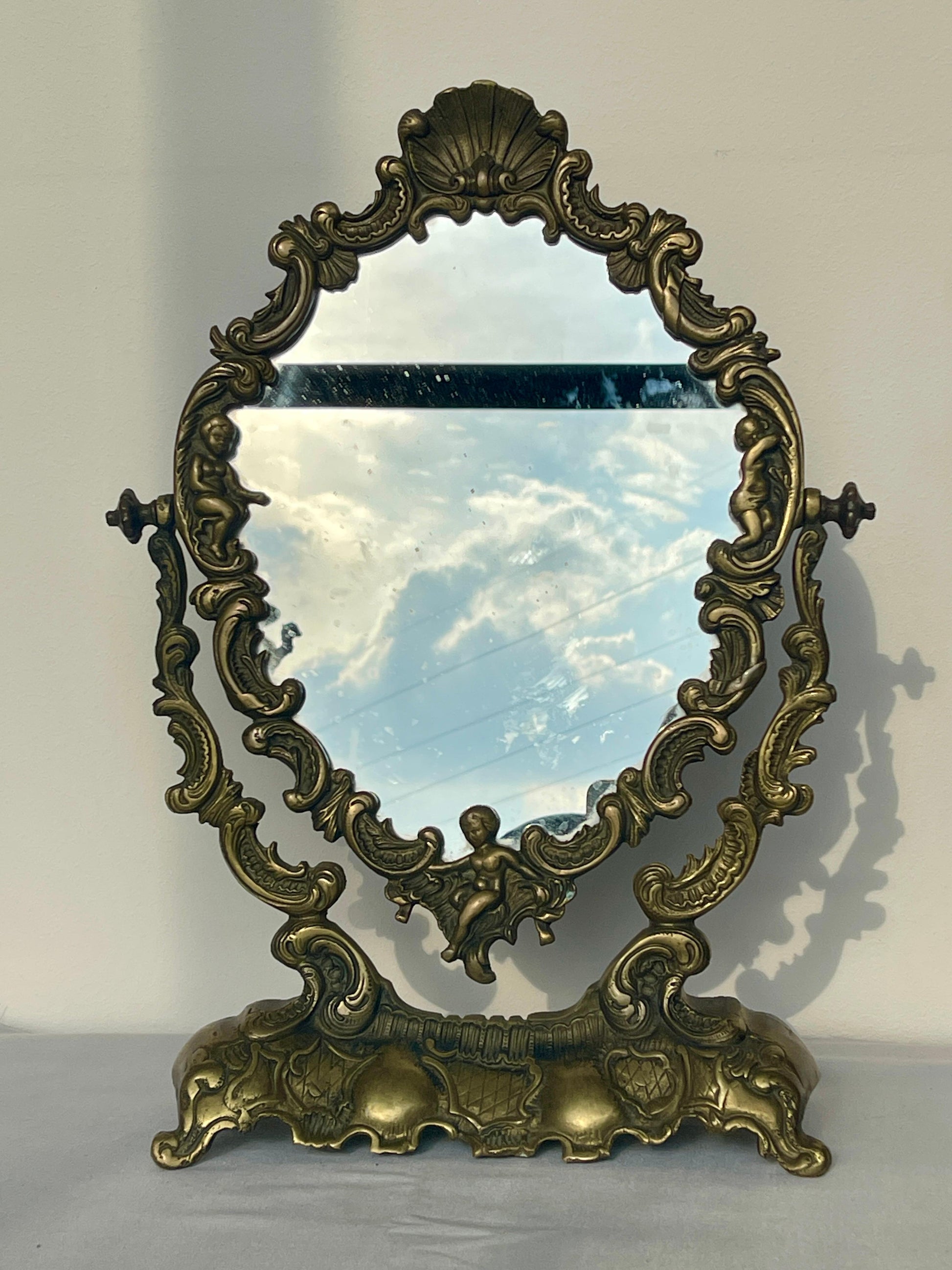 Antico specchio francese in bronzo con angelo anni '30