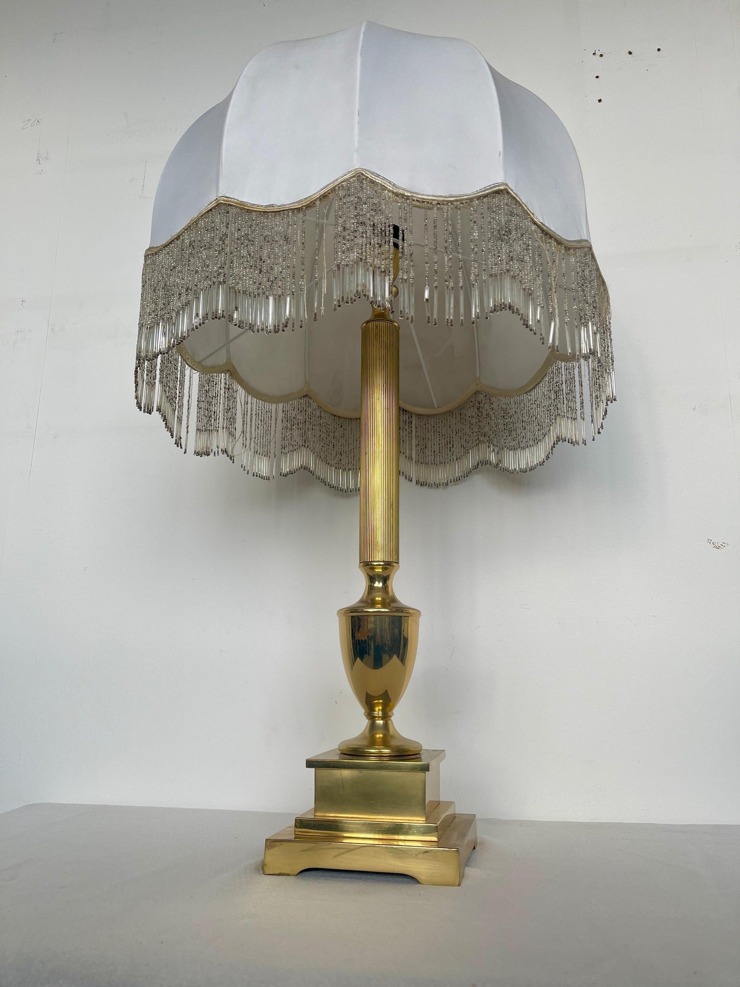 Lampada da tavolo in stile Art Deco classico con paralume forma bombata