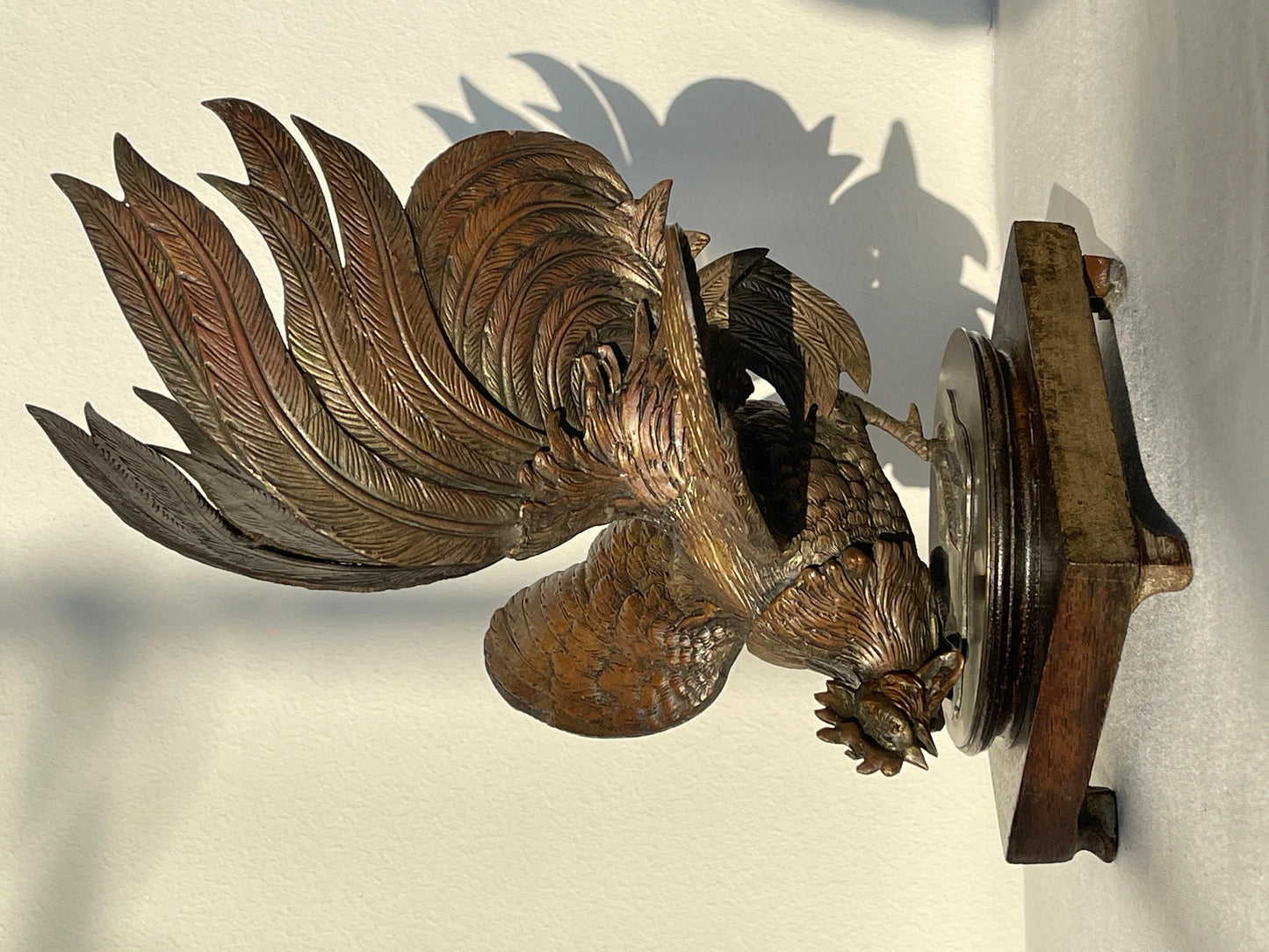 Scultura in bronzo di un gallo da combattimento con 2 basi anni '70 italia