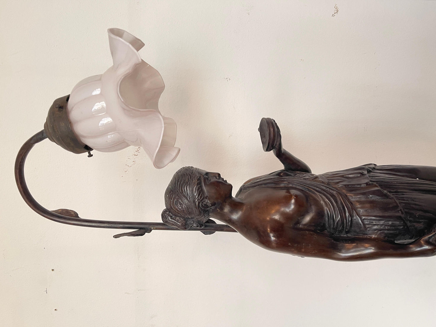 Favolosa lampada antica in stile Art Déco con figura di donna XIX secolo