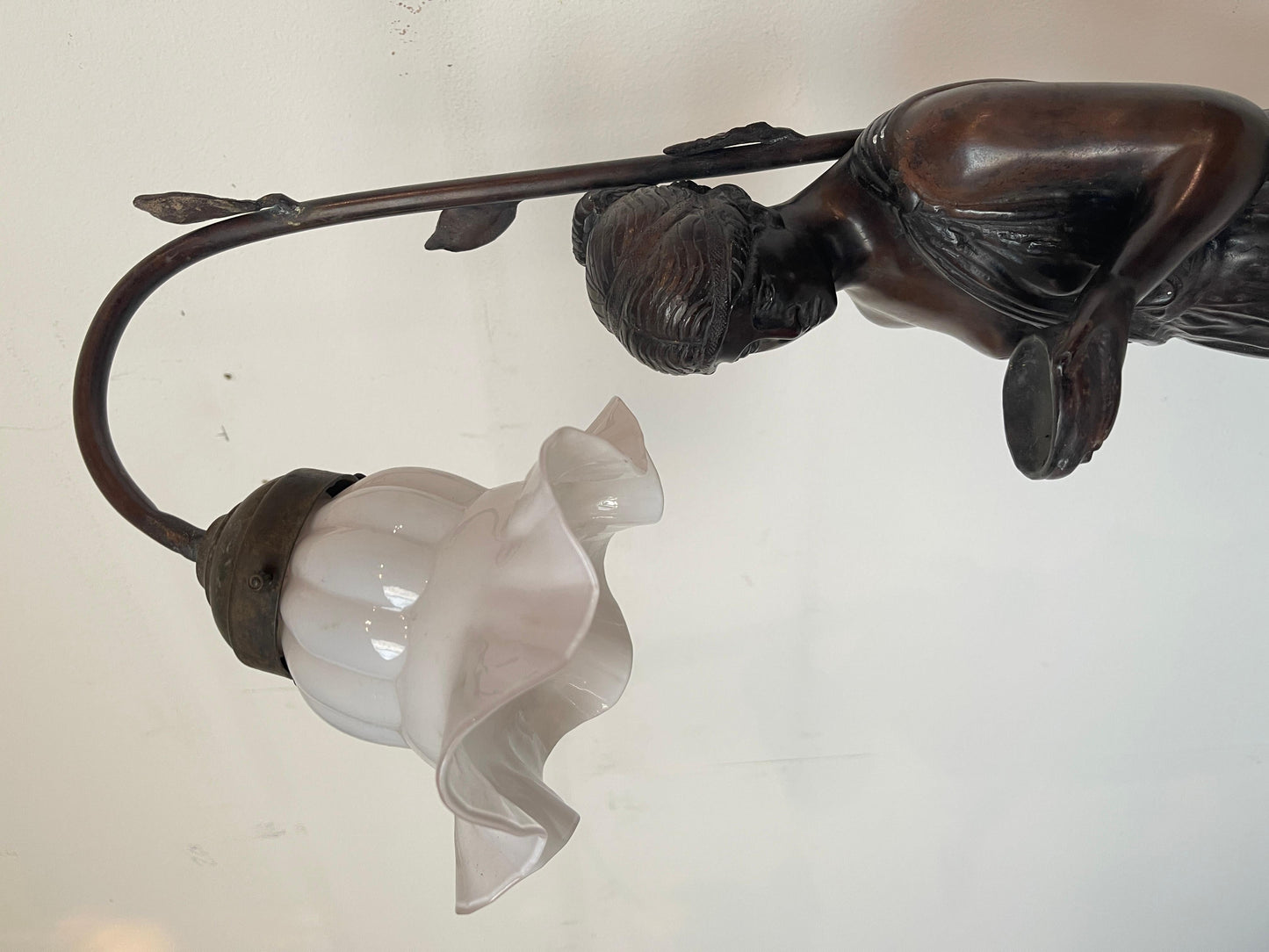 Favolosa lampada antica in stile Art Déco con figura di donna XIX secolo