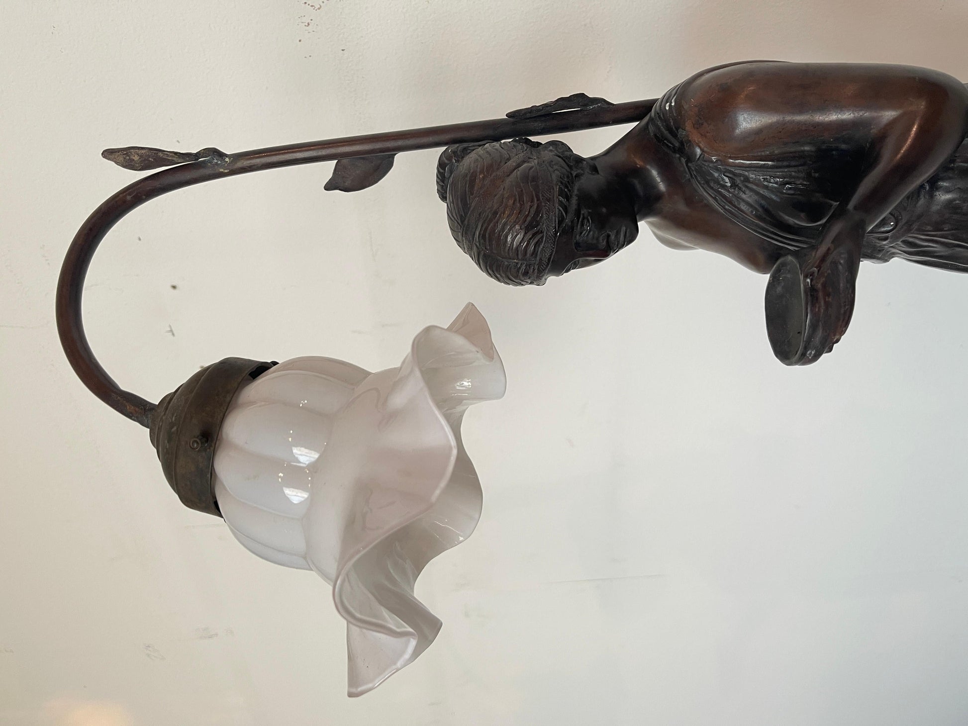 Favolosa lampada antica in stile Art Déco con figura di donna XIX secolo