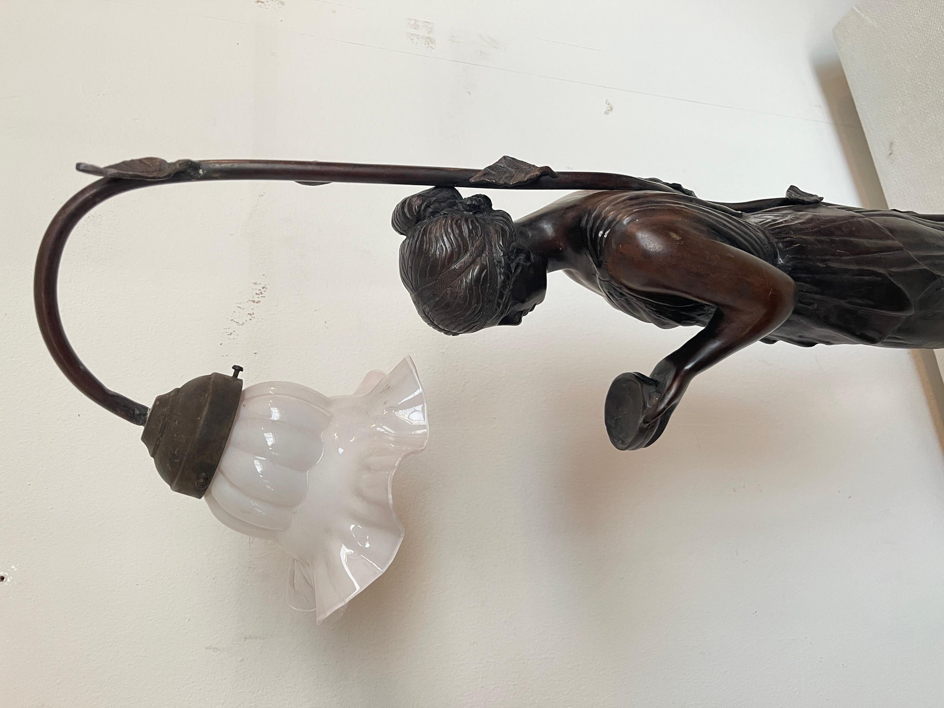 Favolosa lampada antica in stile Art Déco con figura di donna XIX secolo