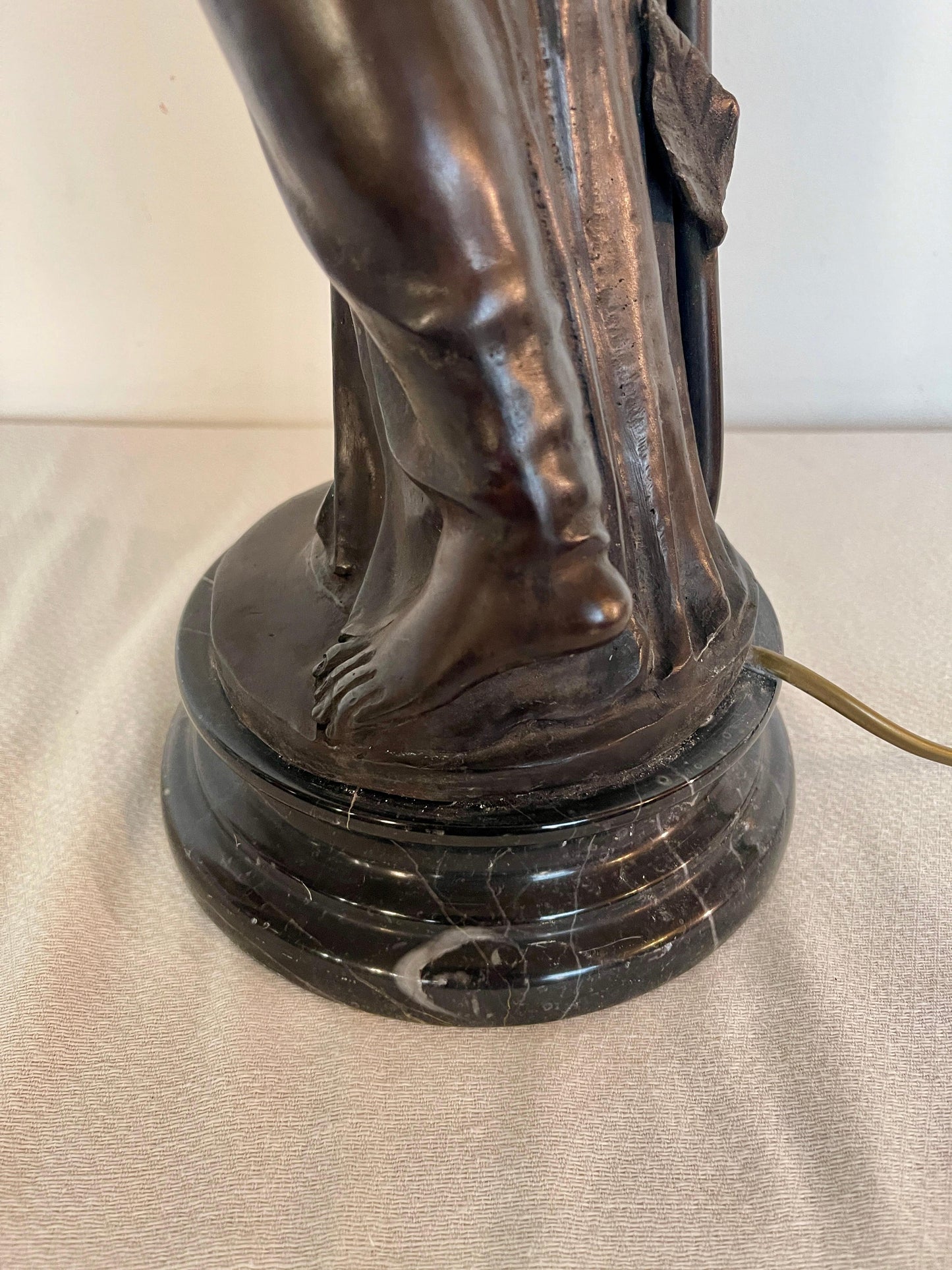 Favolosa lampada antica in stile Art Déco con figura di donna XIX secolo