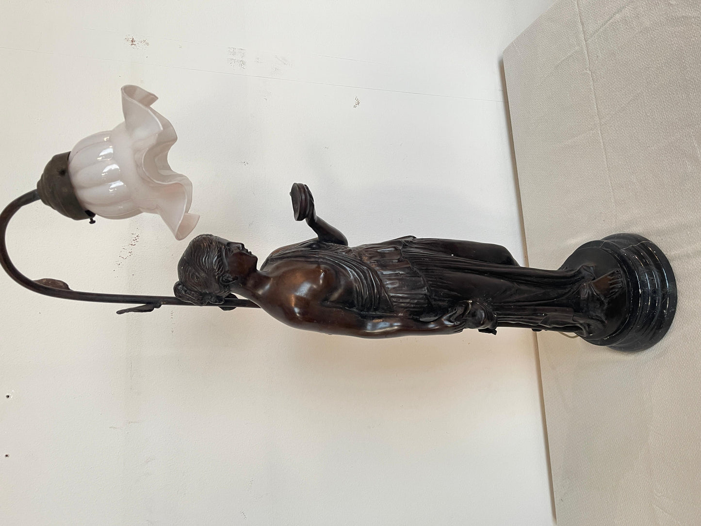 Favolosa lampada antica in stile Art Déco con figura di donna XIX secolo