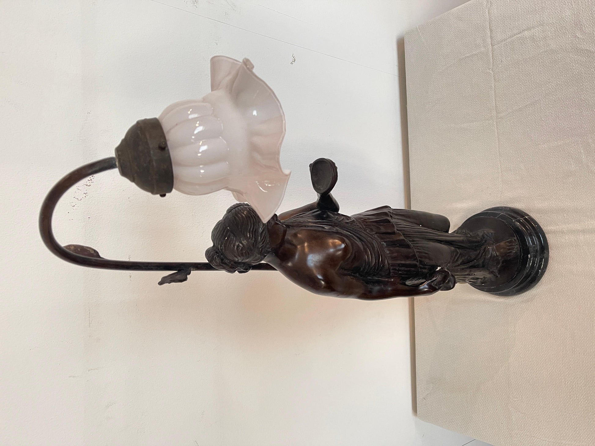 Favolosa lampada antica in stile Art Déco con figura di donna XIX secolo