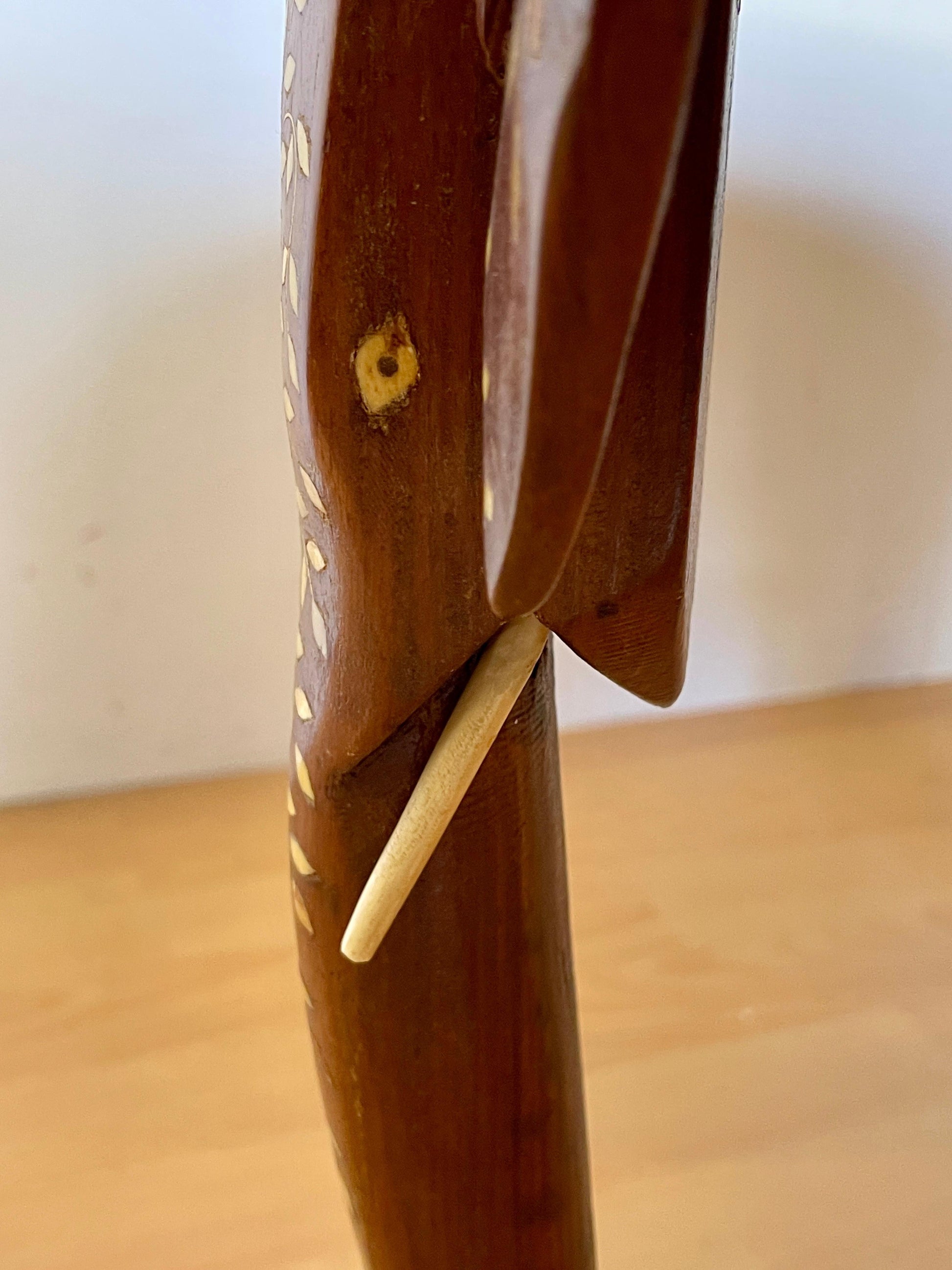 Tavolino anglo-indianotaj mahal Elephant in legno e osso intarsiato XX secolo