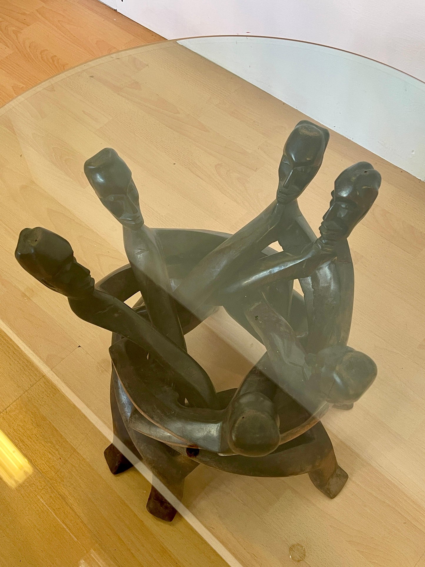 Esclusivo tavolino in legno africano degli anni '50