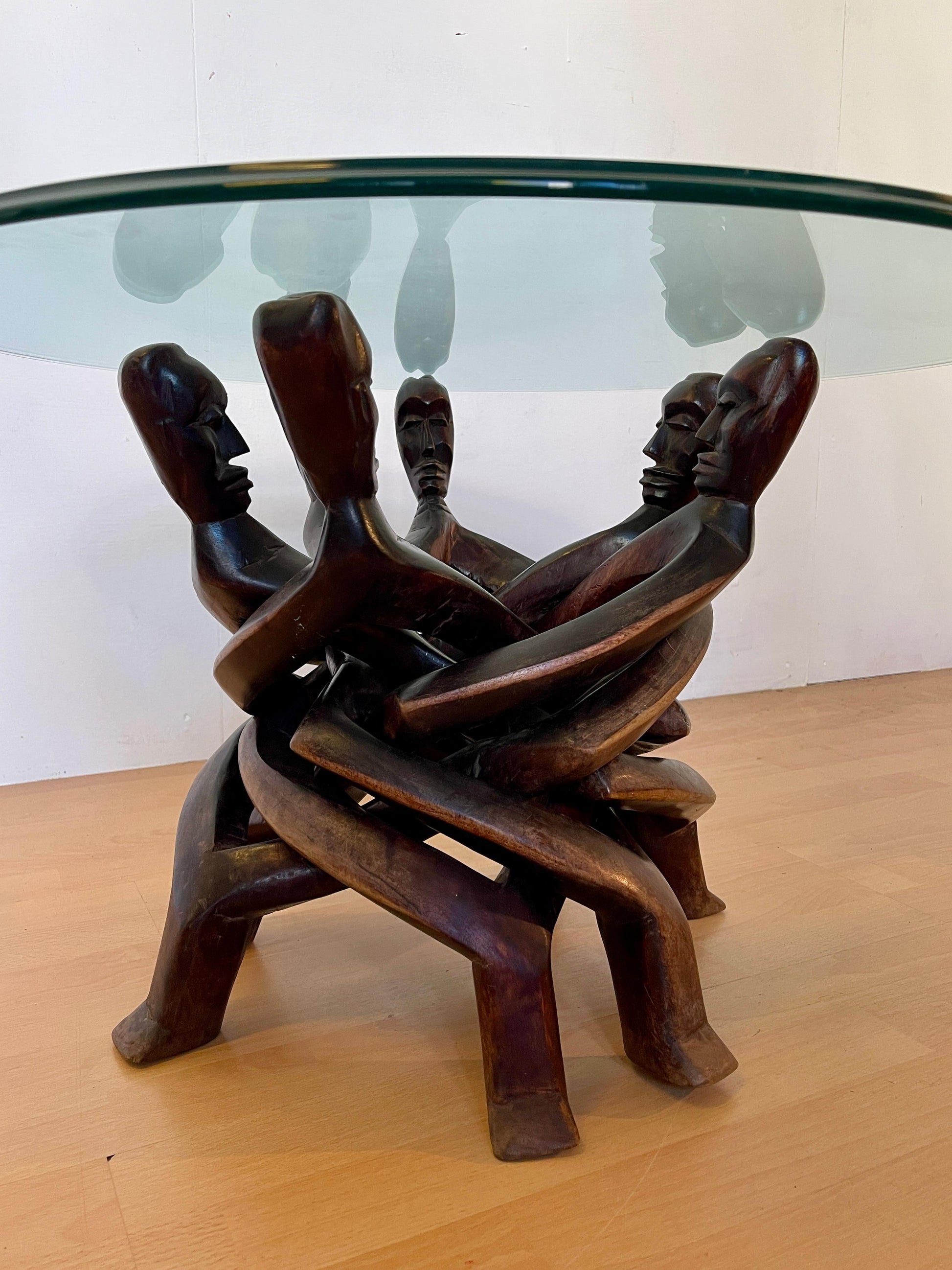 Esclusivo tavolino in legno africano degli anni '50