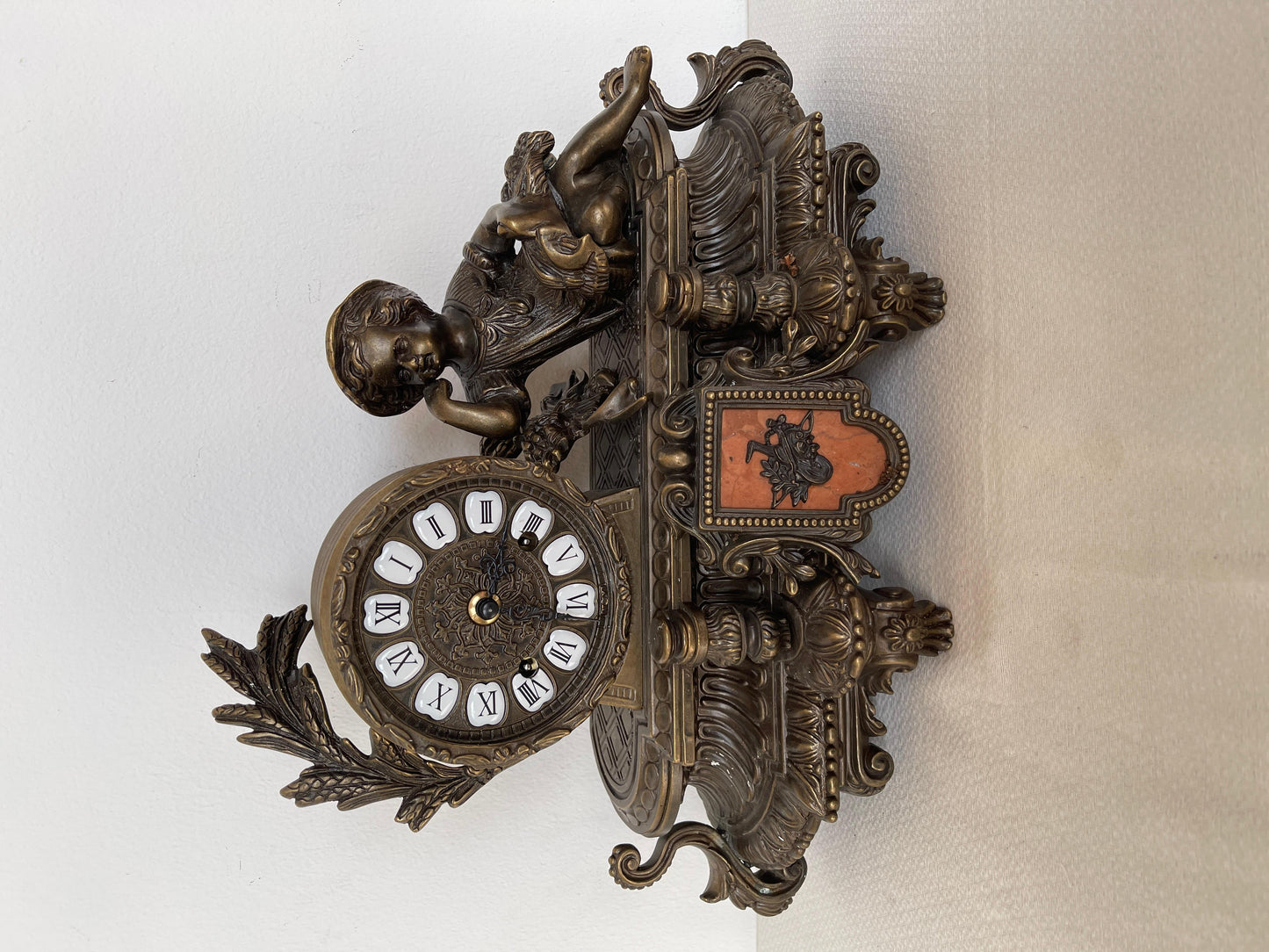 Bellissimo orologio da tavolo meccanico francese degli anni '70