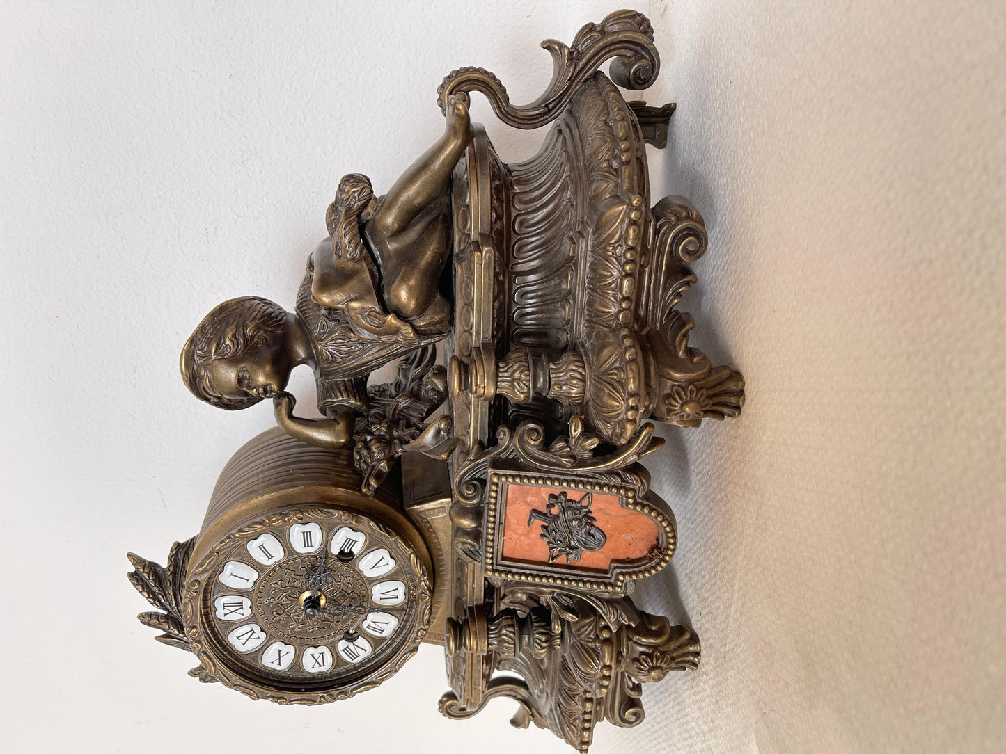 Bellissimo orologio da tavolo meccanico francese degli anni '70