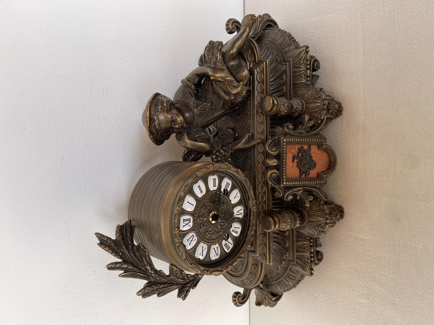 Bellissimo orologio da tavolo meccanico francese degli anni '70