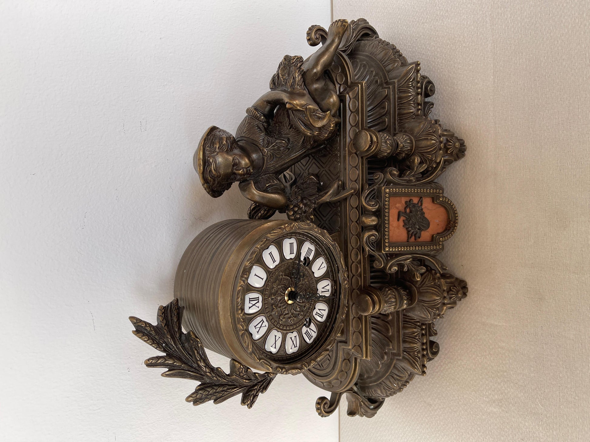 Bellissimo orologio da tavolo meccanico francese degli anni '70