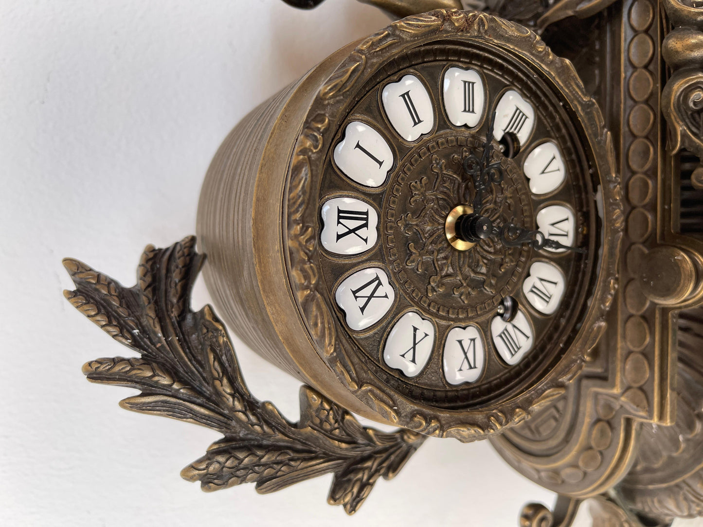 Bellissimo orologio da tavolo meccanico francese degli anni '70