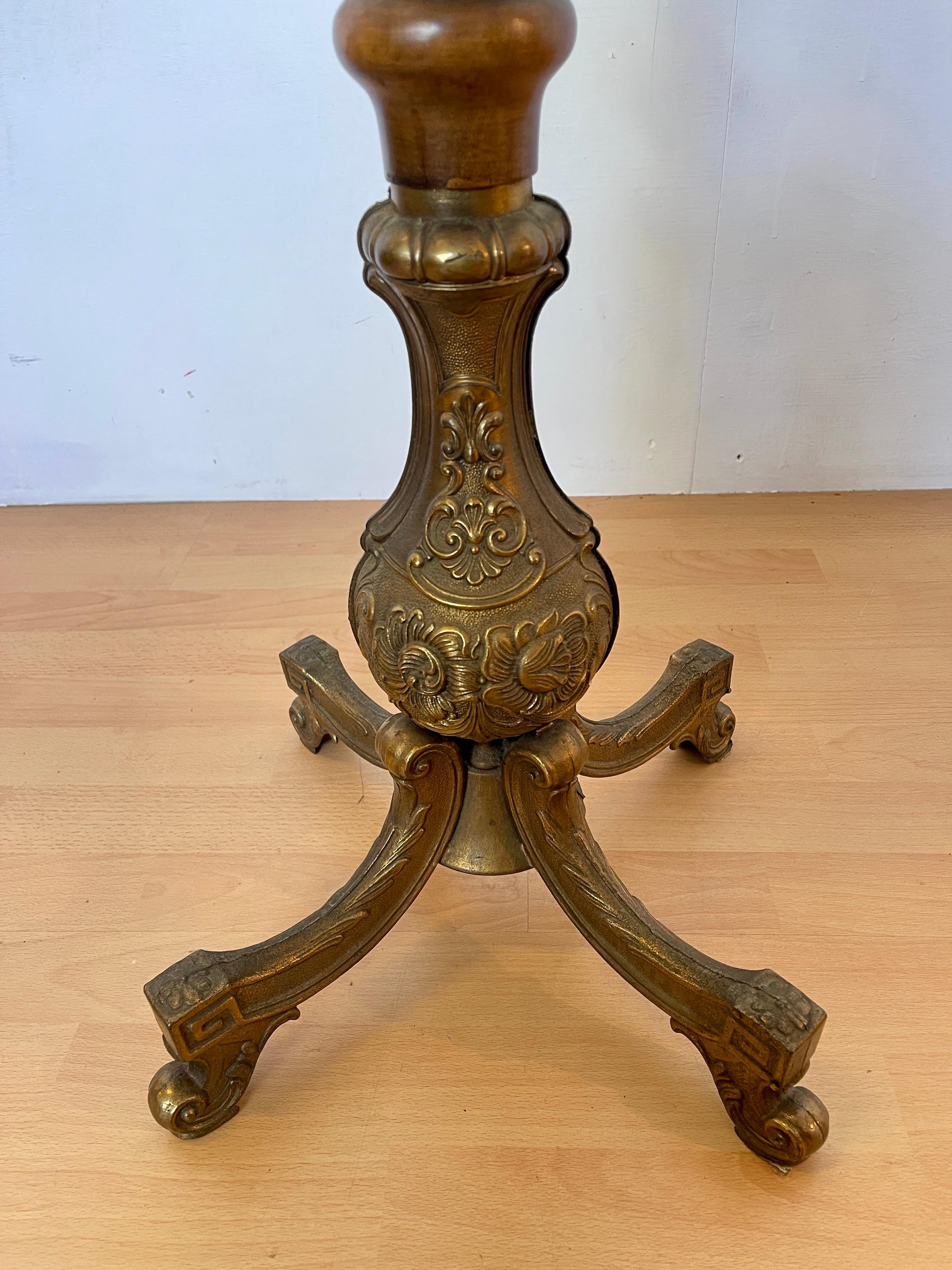 Appendiabiti classico in stile italiano in legno e bronzo degli anni '40