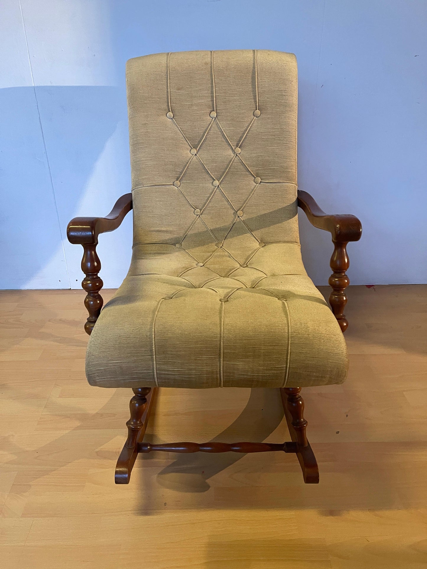 Elegante sedia a dondolo stile classico italiano anni '90