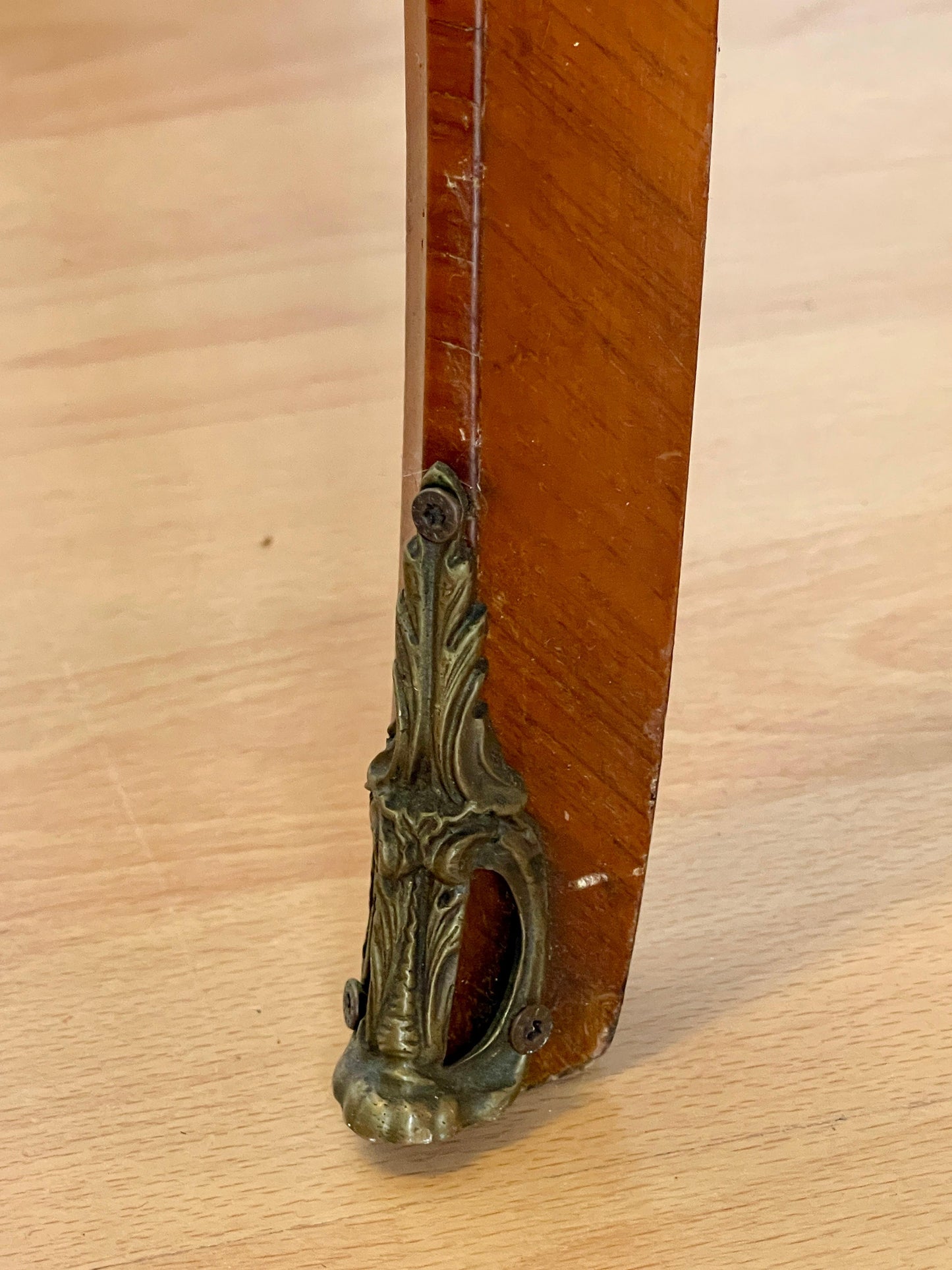 Toilette vintage con tre specchi e sgabello italiano imbottito degli anni '80