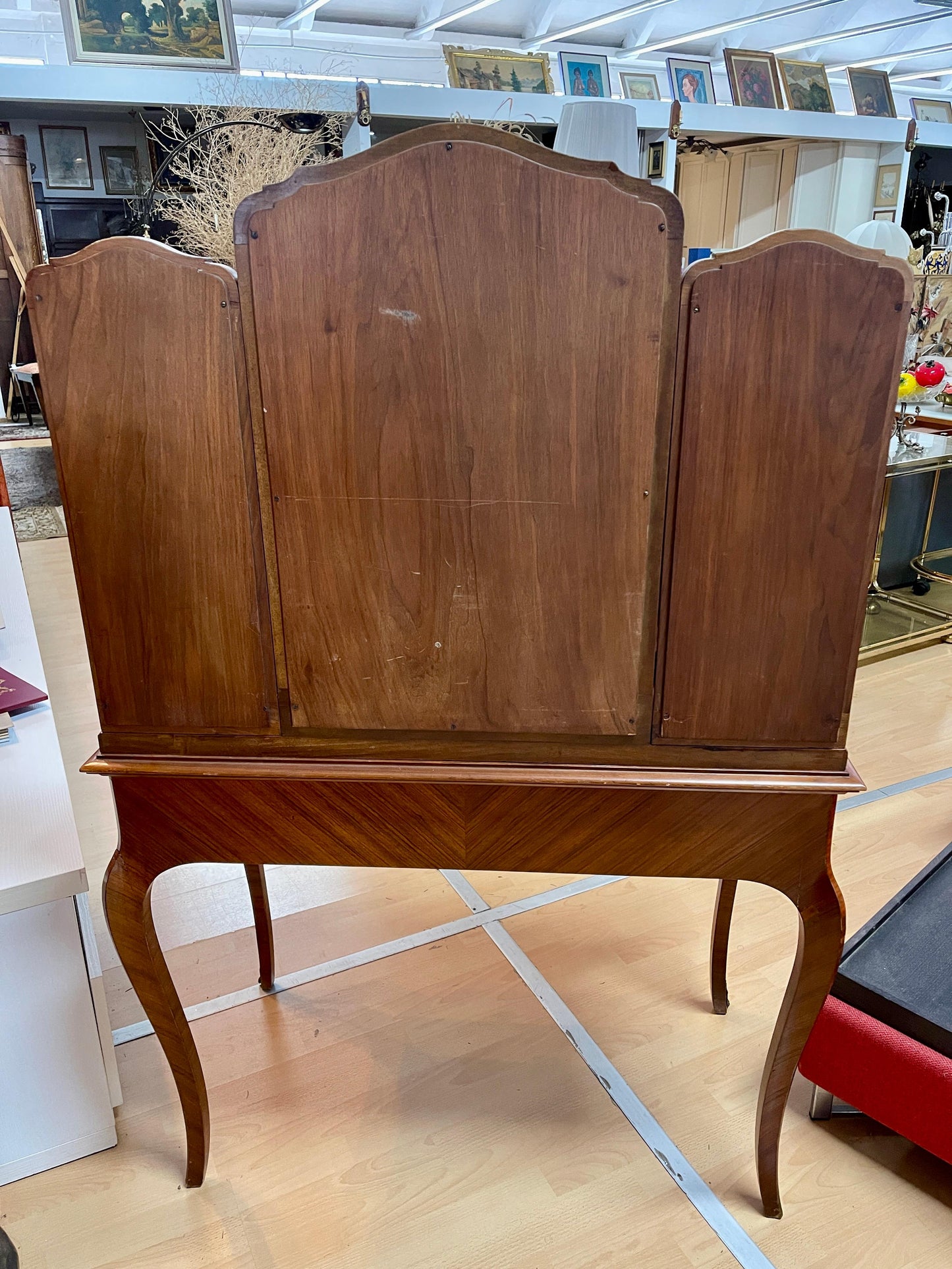 Toilette vintage con tre specchi e sgabello italiano imbottito degli anni '80