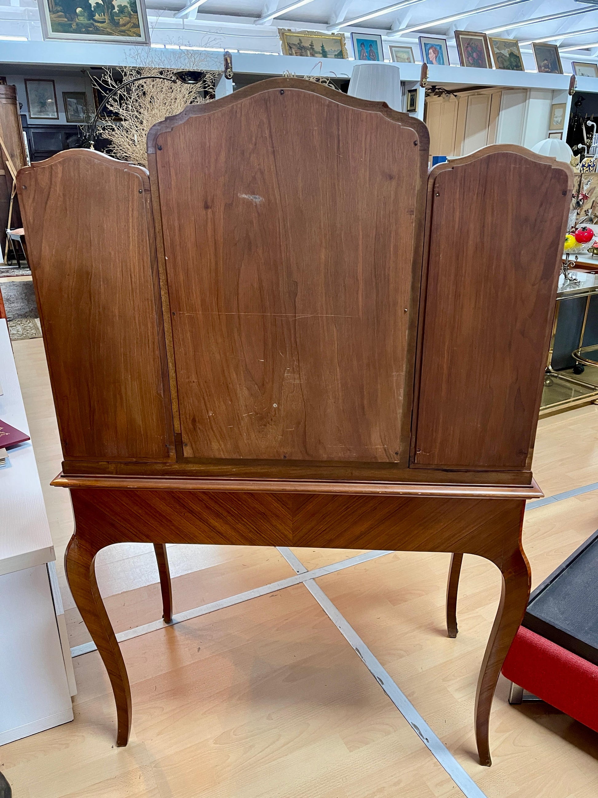 Toilette vintage con tre specchi e sgabello italiano imbottito degli anni '80