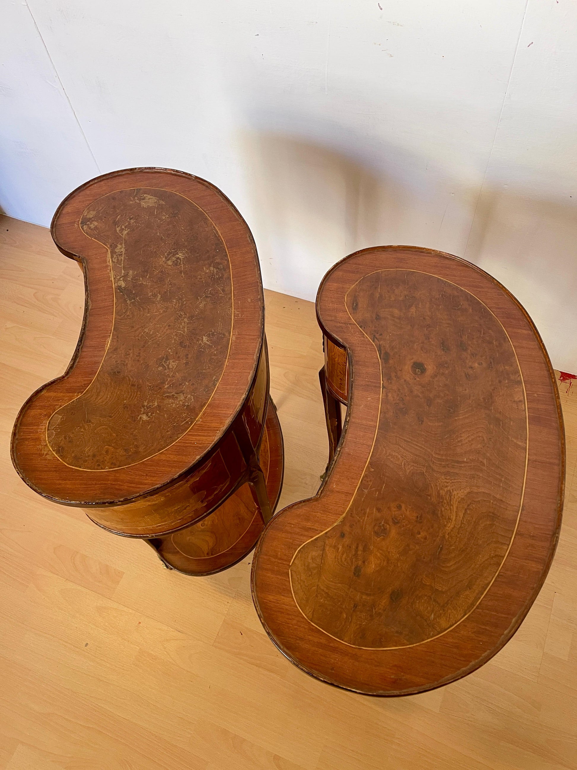 Antica coppia di comodini in legno e bronzo in stile Luigi XVI