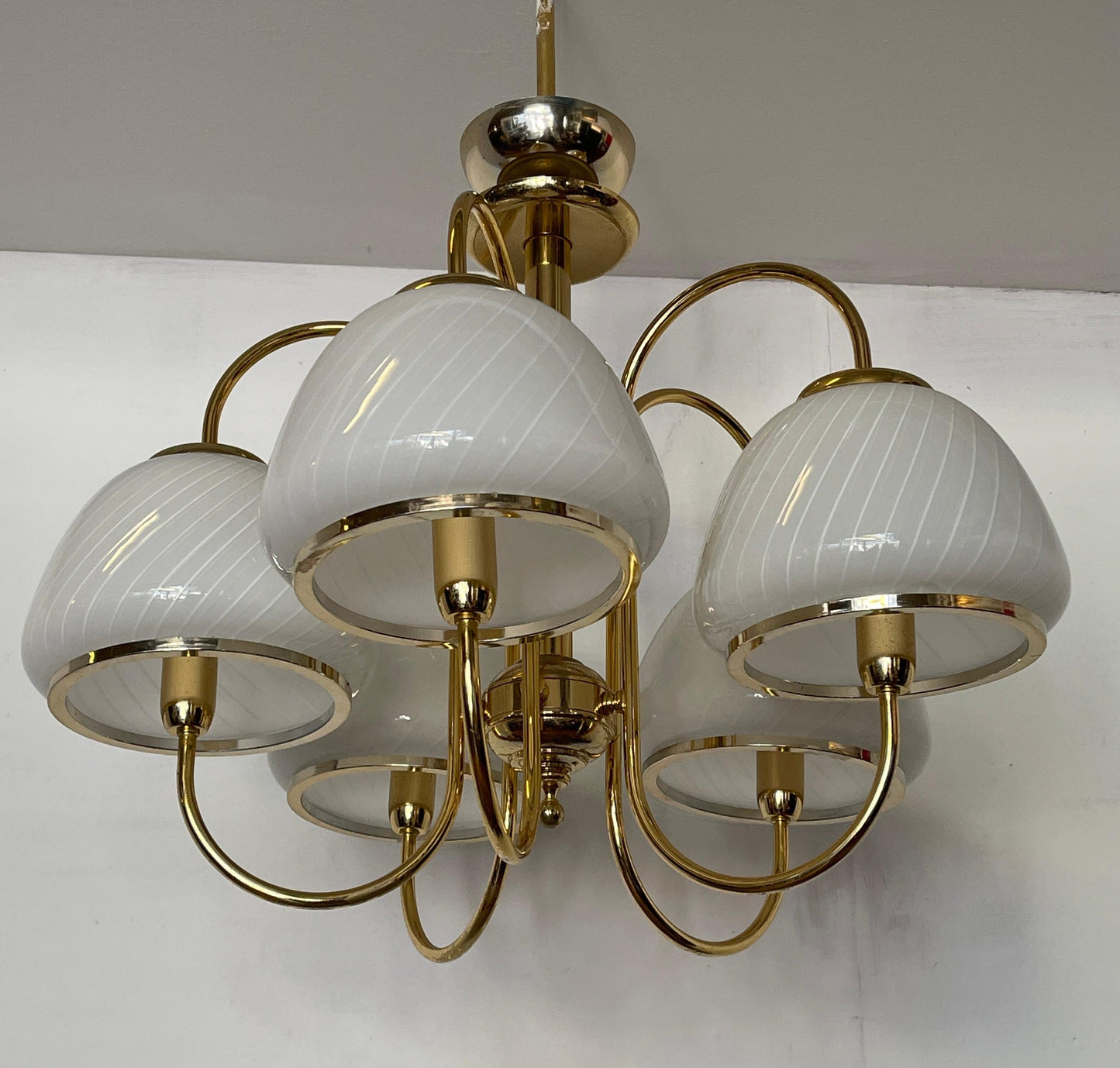 Lampadario elegante in stile italiani anni '80, sei bracci in ottone lucido