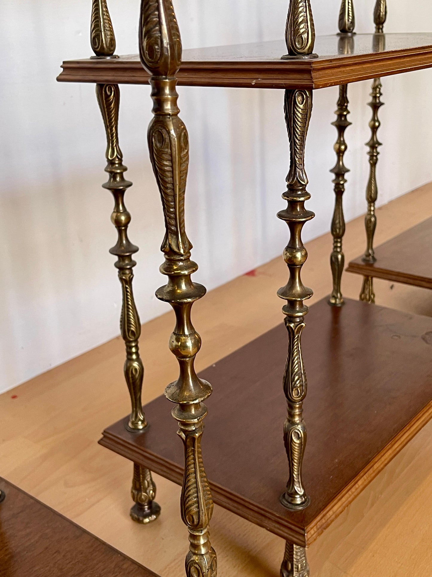 Set di librerie classiche italiane degli anni '50 in legno e bronzo