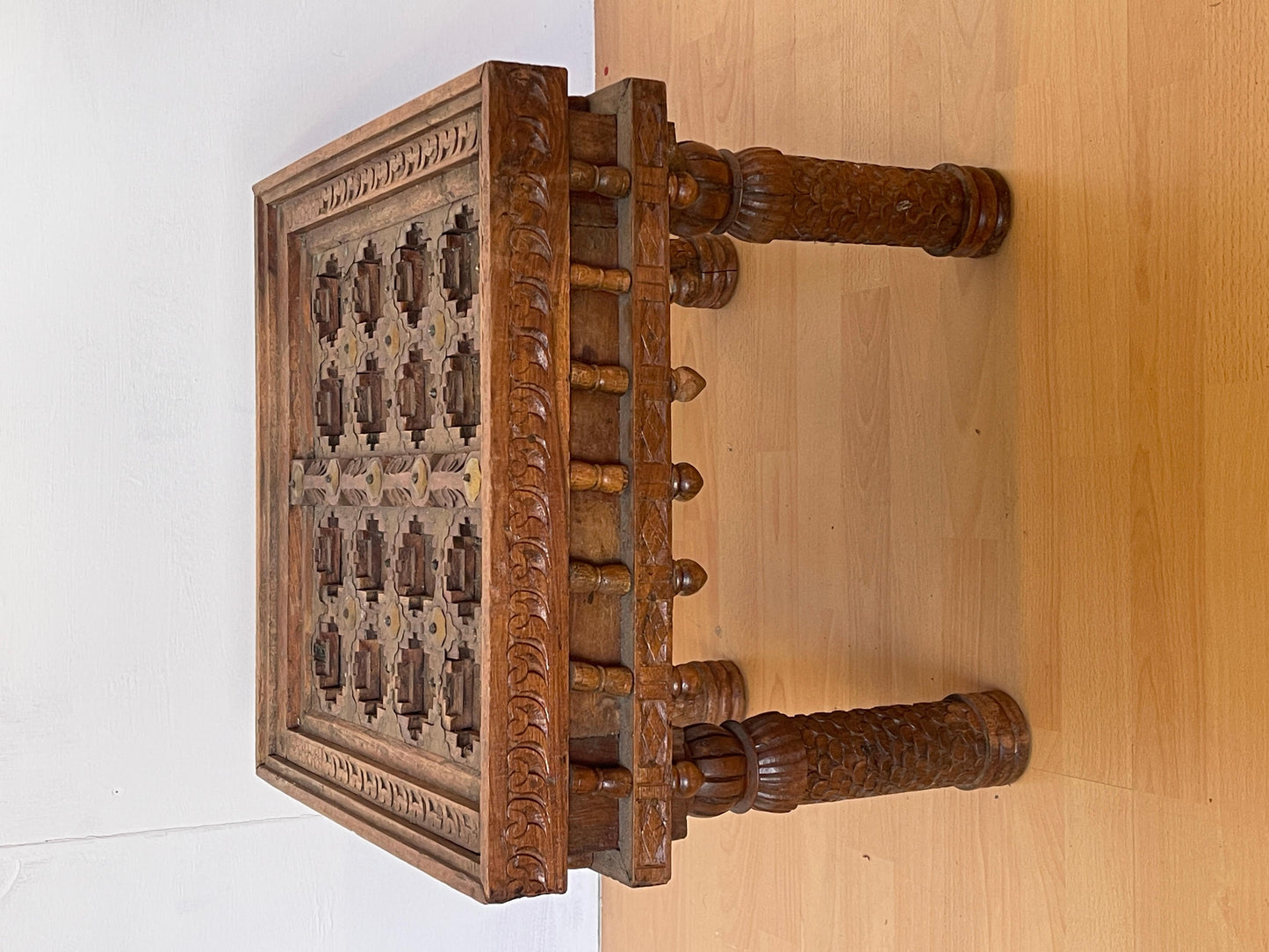 Antico tavolino raro etnico